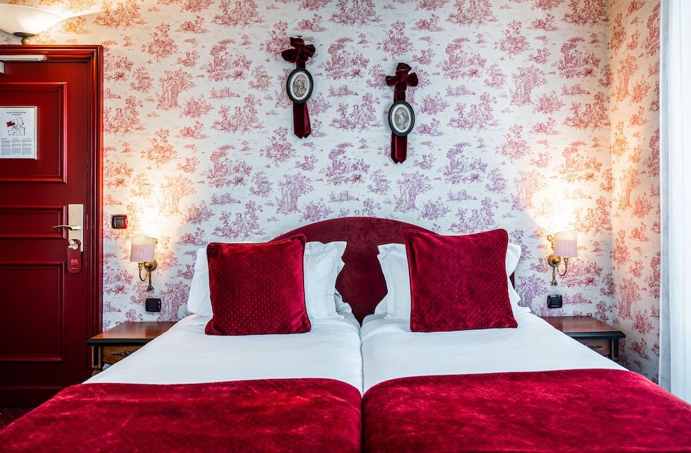 undefined Maison Eugenie 9