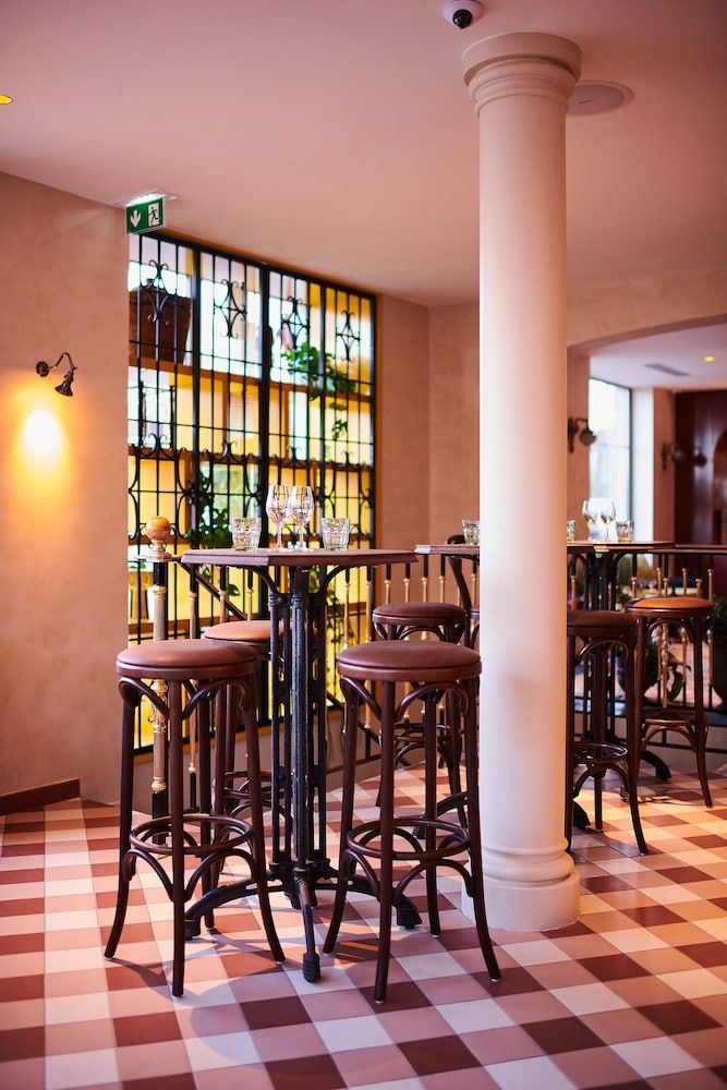 undefined Maison Eugenie 7