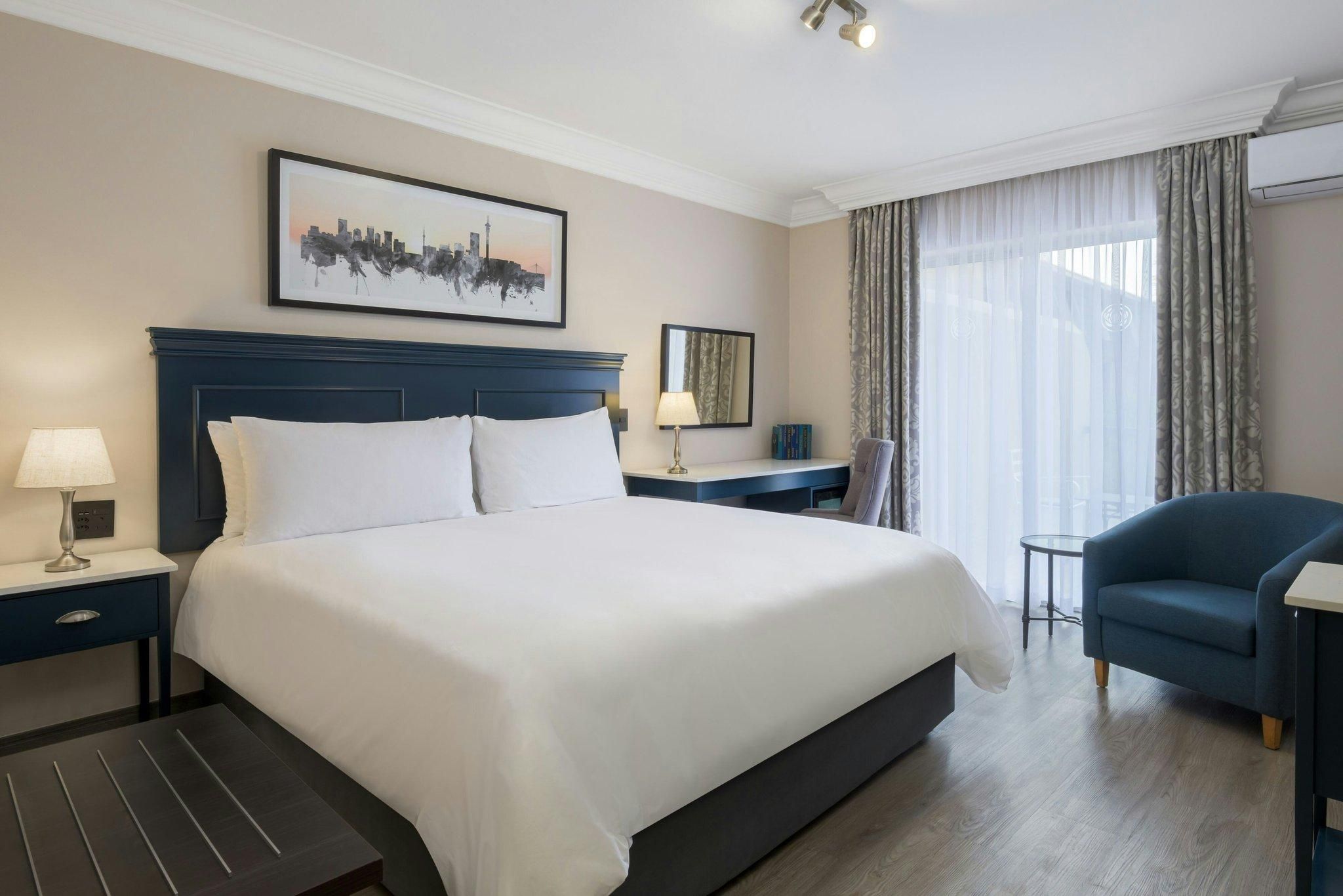 Guest room, 1 King, Garden View, Balcony