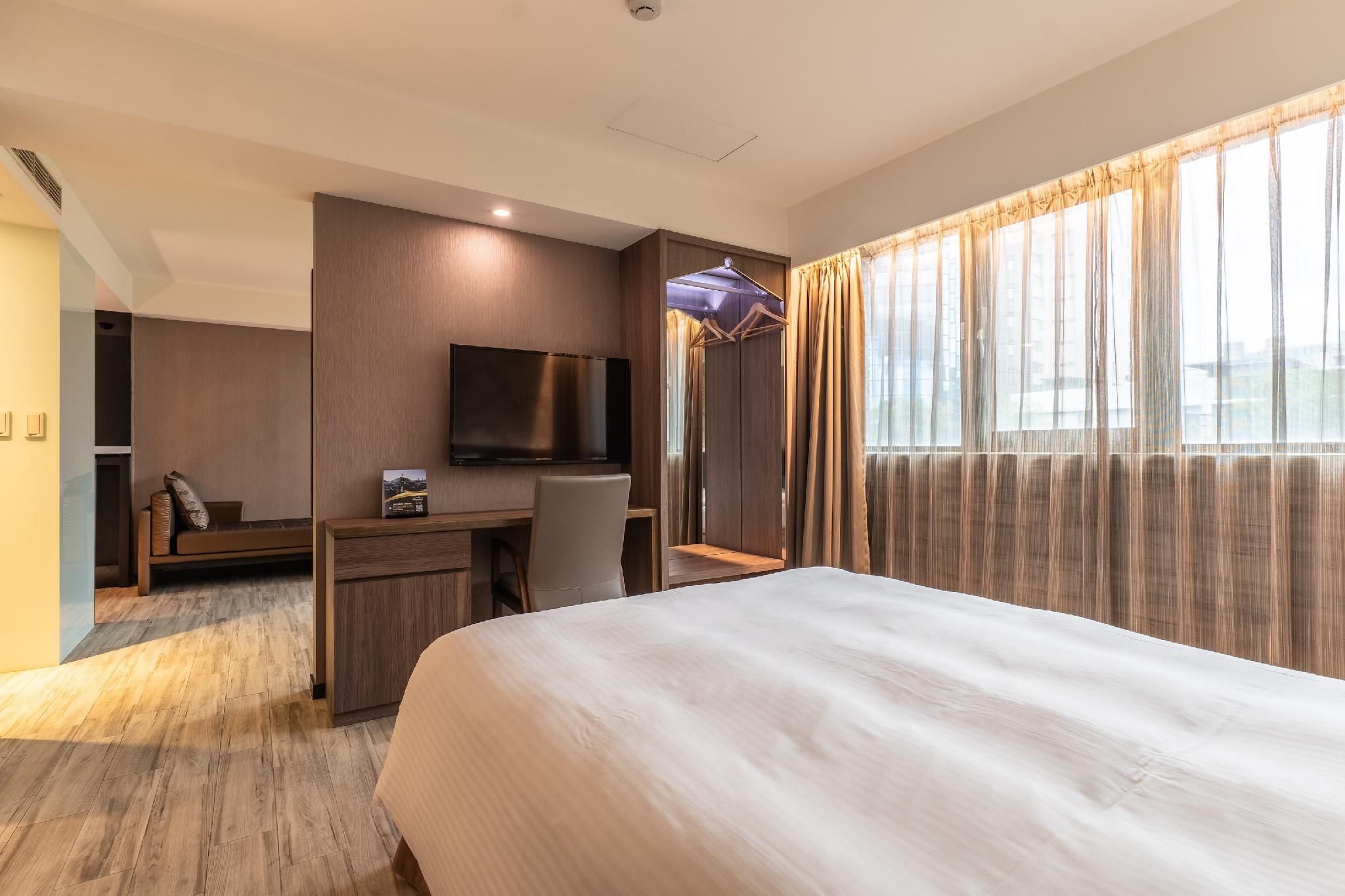 Deluxe Suite