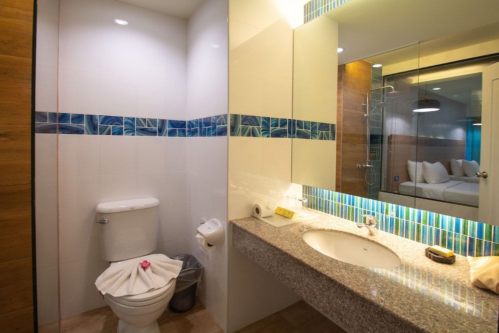 Peach Hill Resort Deluxe Room 6