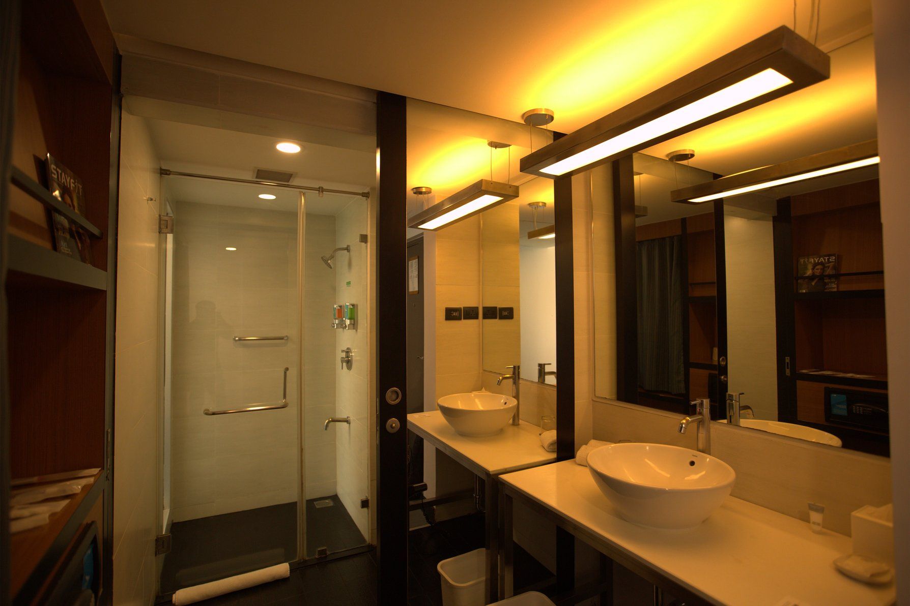 Aloft Guest Bathroom – Walk-In Shower