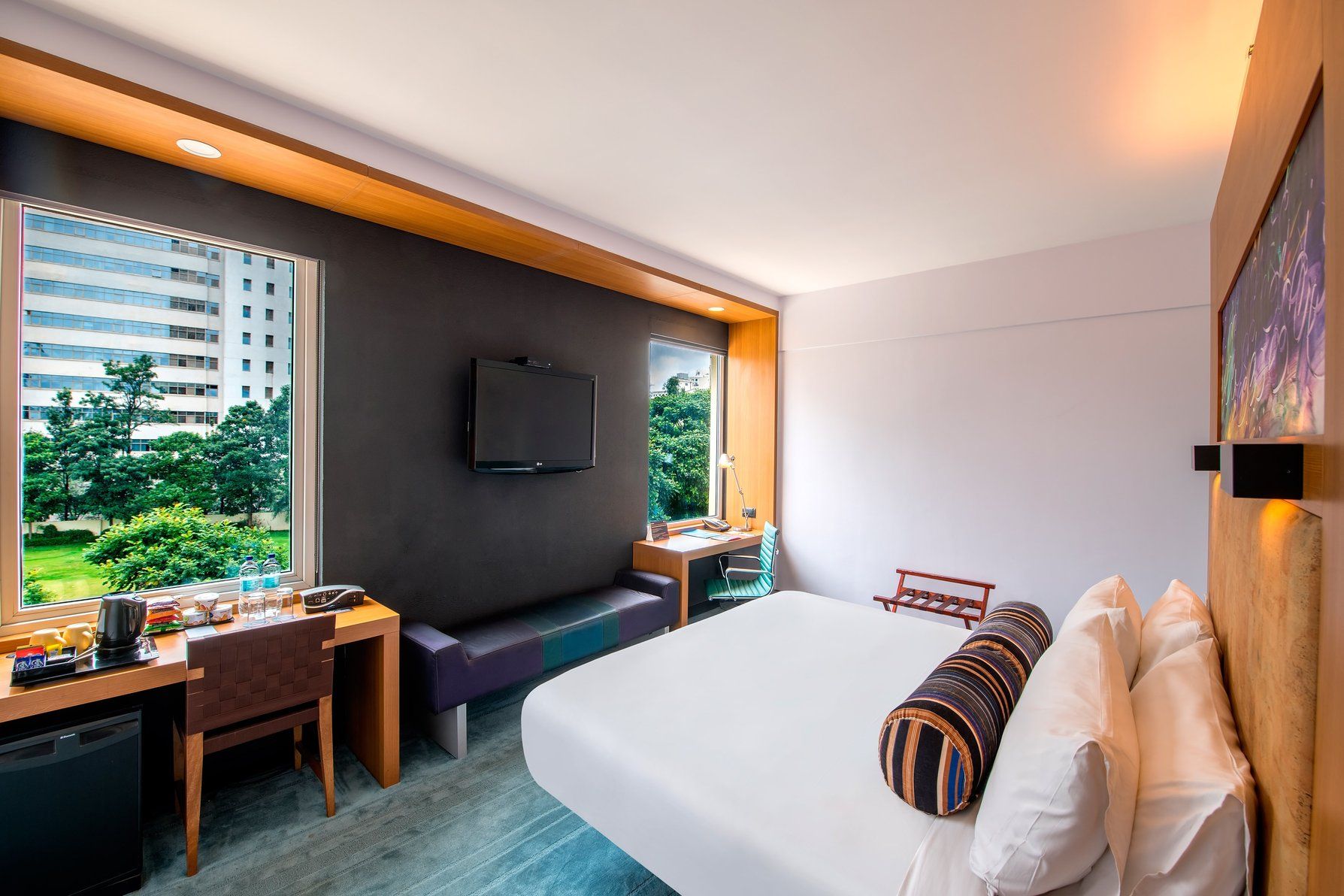 King Aloft City View Guest Room