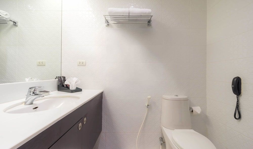 FuramaXclusive Asoke Hotel Deluxe Room 6
