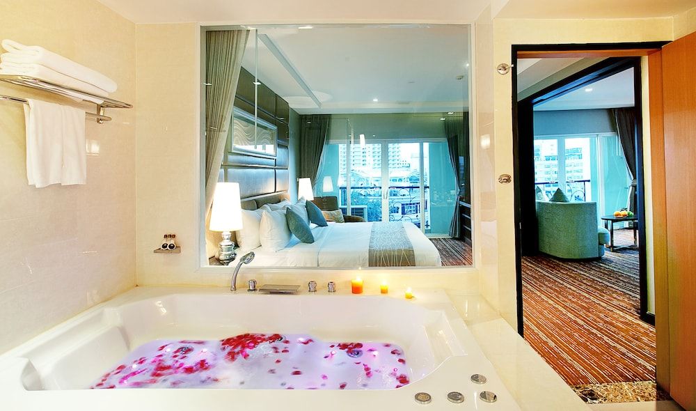 Intimate Hotel Pattaya Executive Suite, 1 King Bed 8