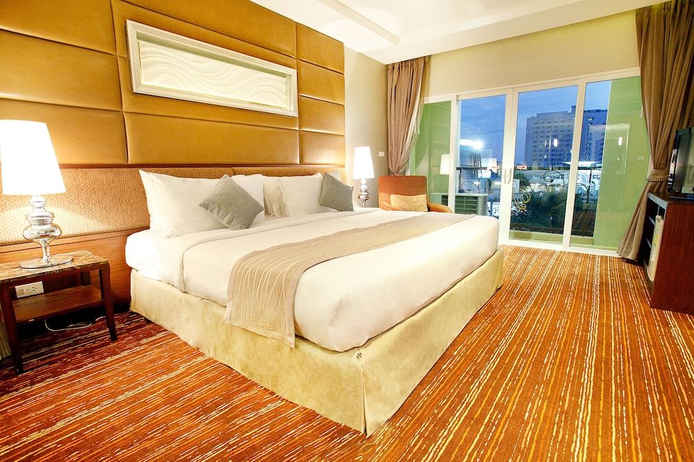 Intimate Hotel Pattaya Executive Suite, 1 King Bed 5