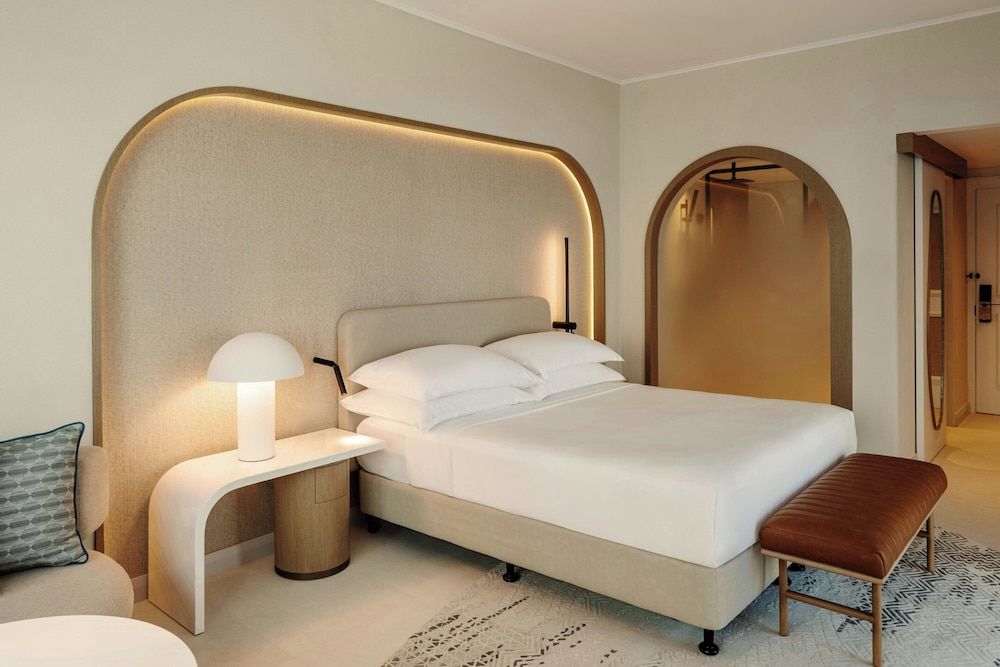 Sheraton Jumeirah Beach Resort Deluxe Room, 1 King Bed (JBR View) 10