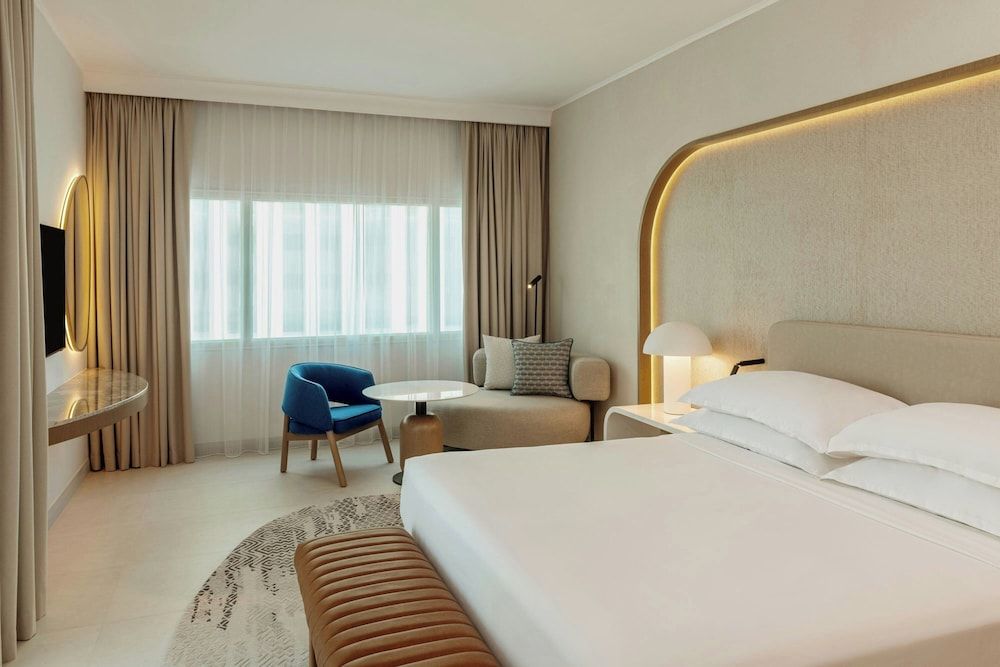 Sheraton Jumeirah Beach Resort Deluxe Room, 1 King Bed, Non Smoking, Sea View 4