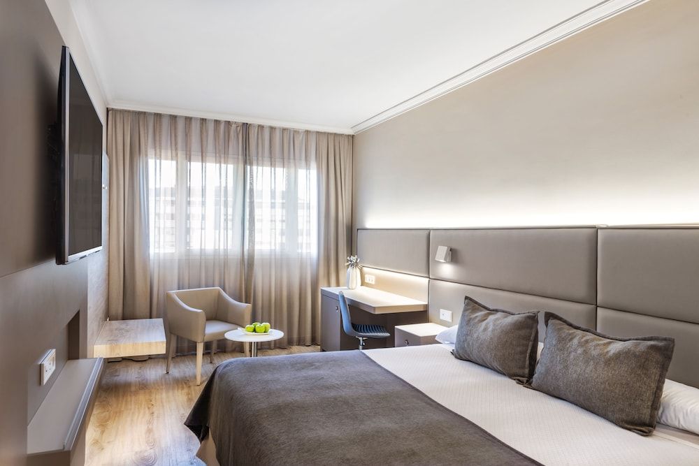 Sallés Hotel Pere IV Deluxe Double Room (Spa Access) 5