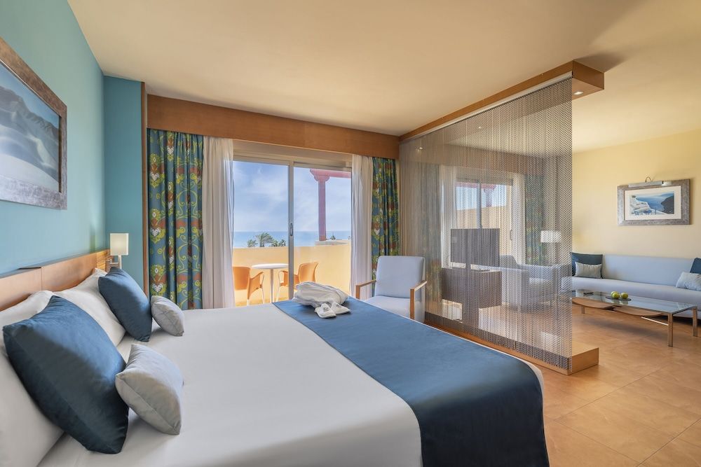 Family Room, Multiple Bedrooms, Connecting Rooms, Sea View (4 adults and 1 child)