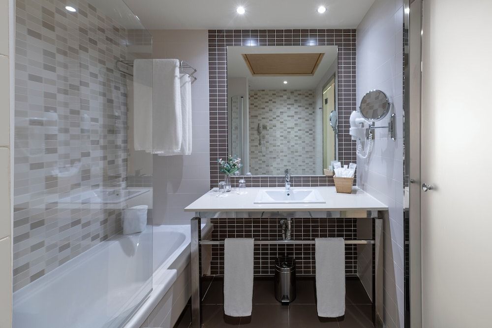 Double Room Single Use, Sea View (Lateral)