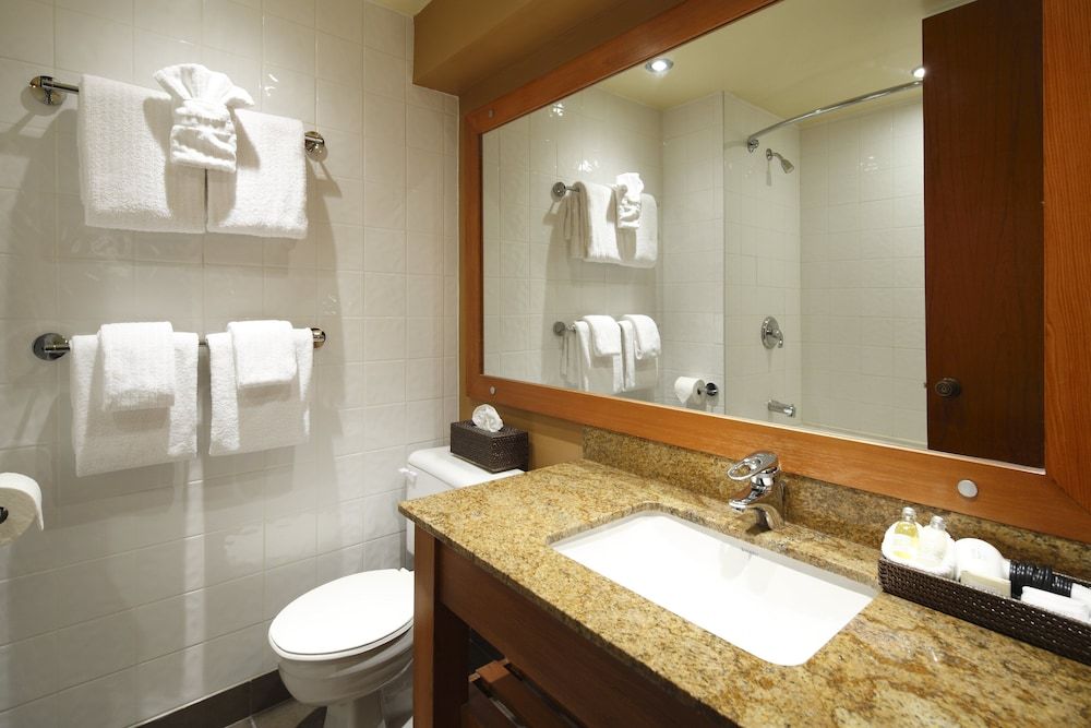 Deer Lodge Superior Room, 1 King Bed (Heritage) 5