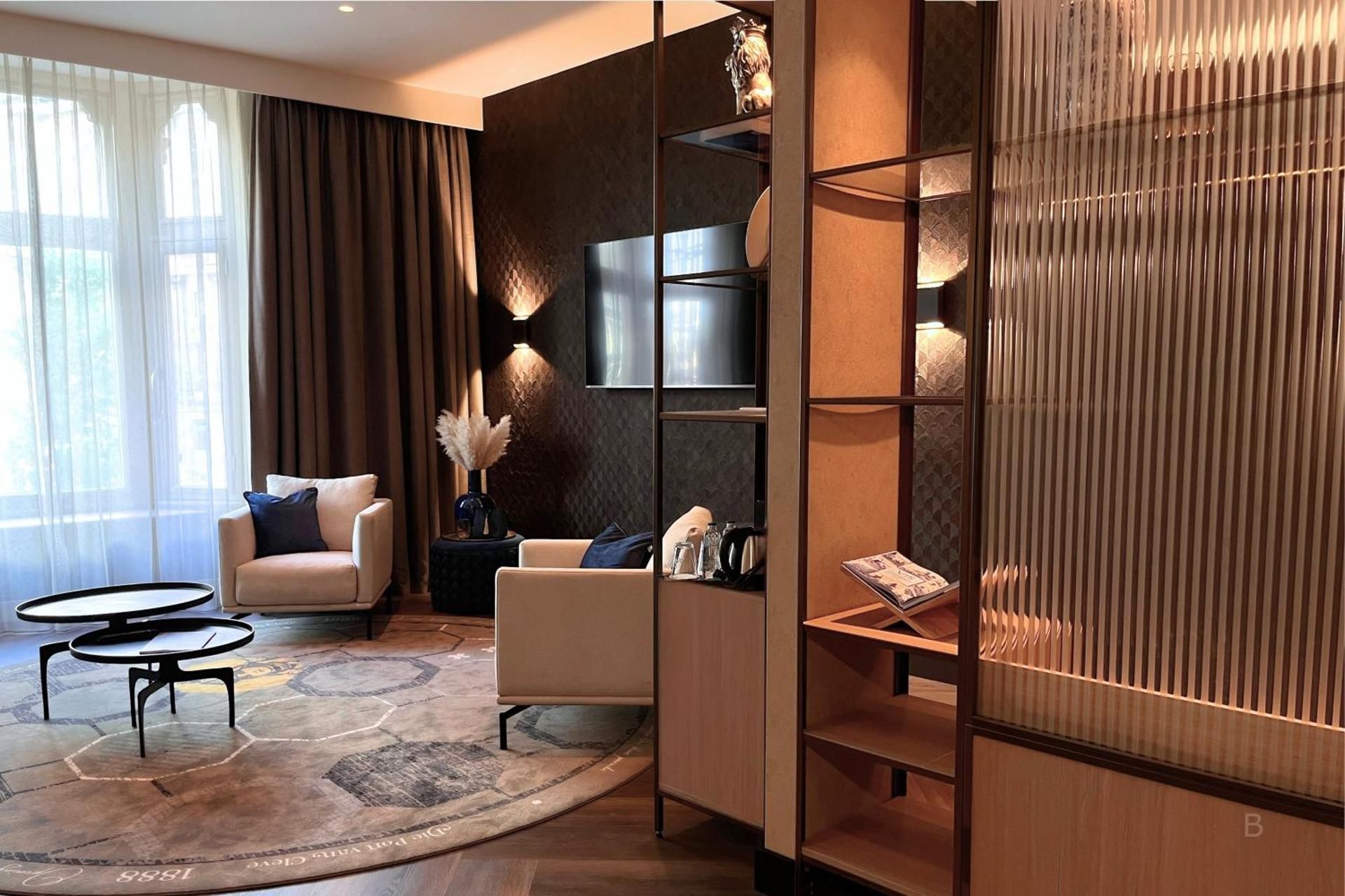 The Emperor Crown Suite