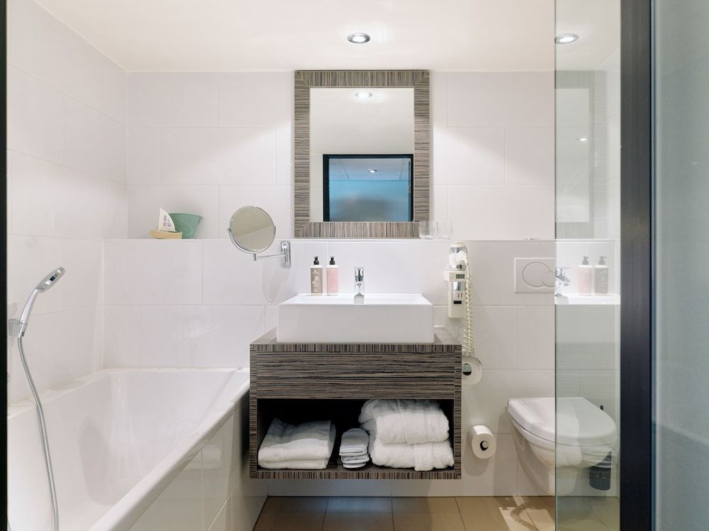 Carlton Beach Standard Quadruple Room 6