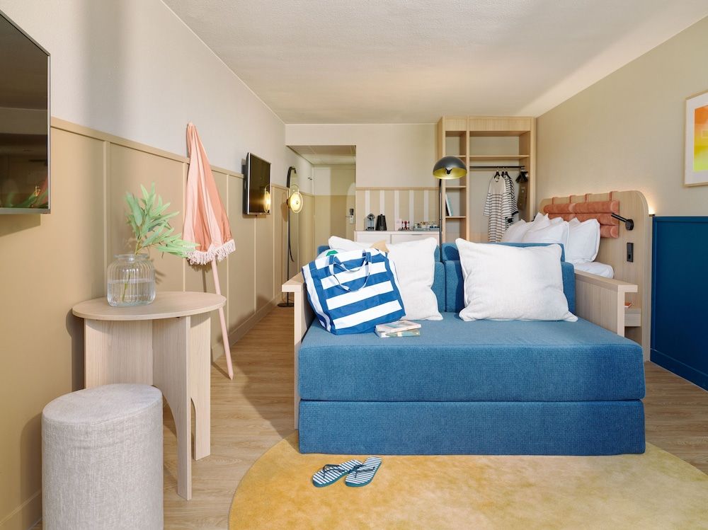 Carlton Beach Standard Quadruple Room 3