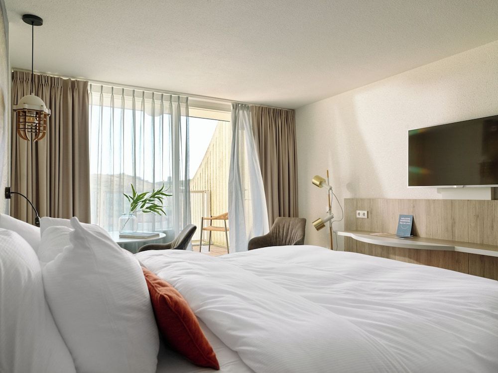 Carlton Beach Grand Double or Twin Room, 1 King Bed 3