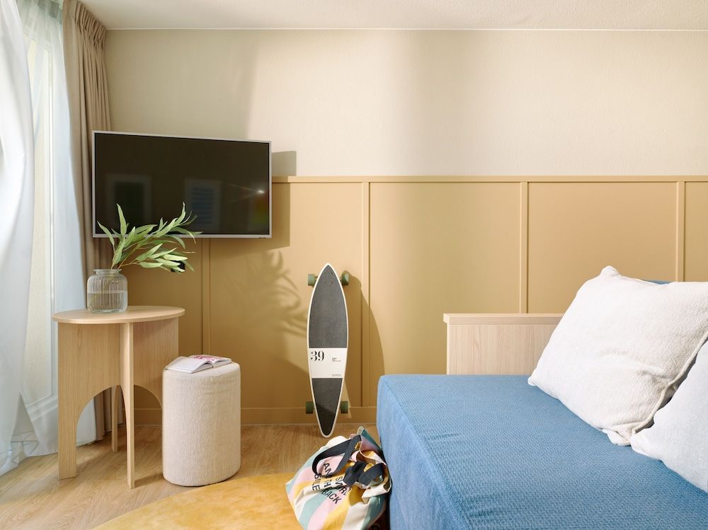 Carlton Beach Standard Quadruple Room 9