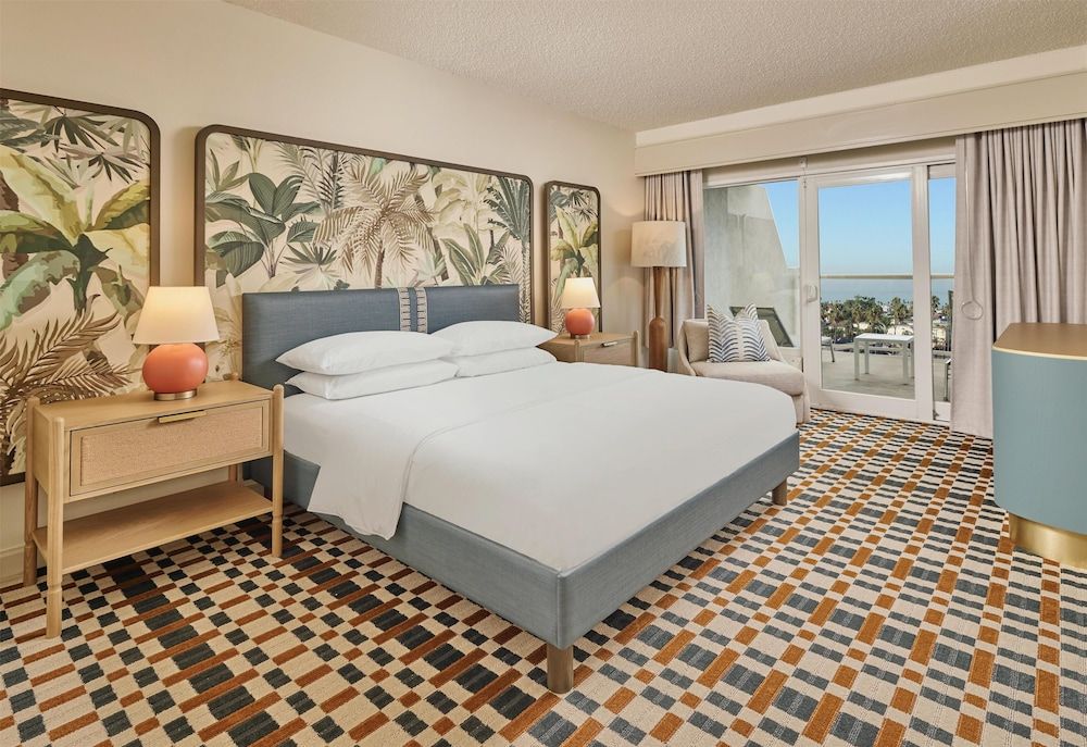 Room, 1 King Bed, Ocean View (Bathtub, Balcony)