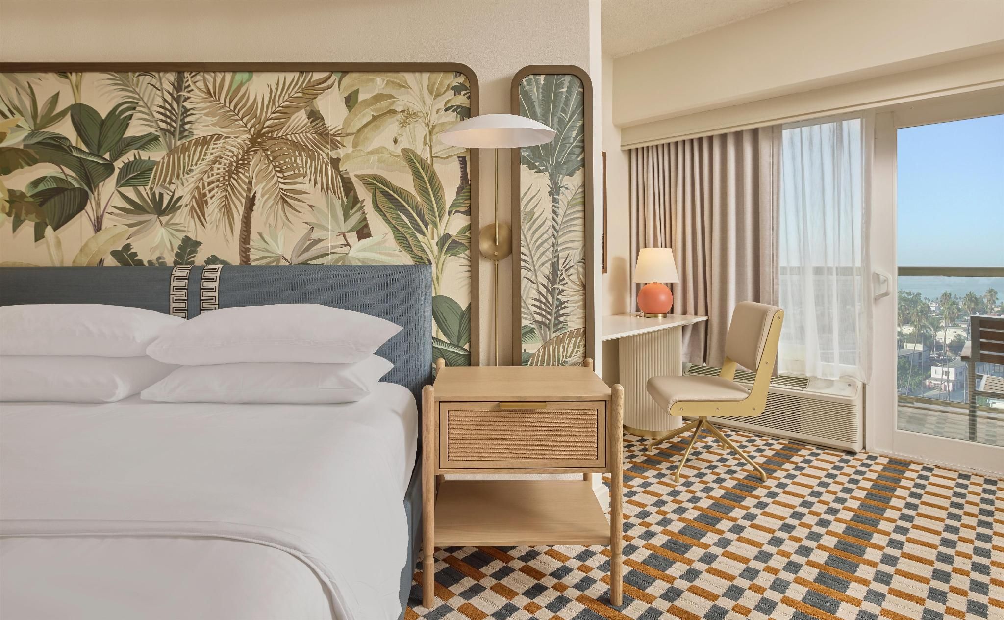 1 King Bed Sunset Suite