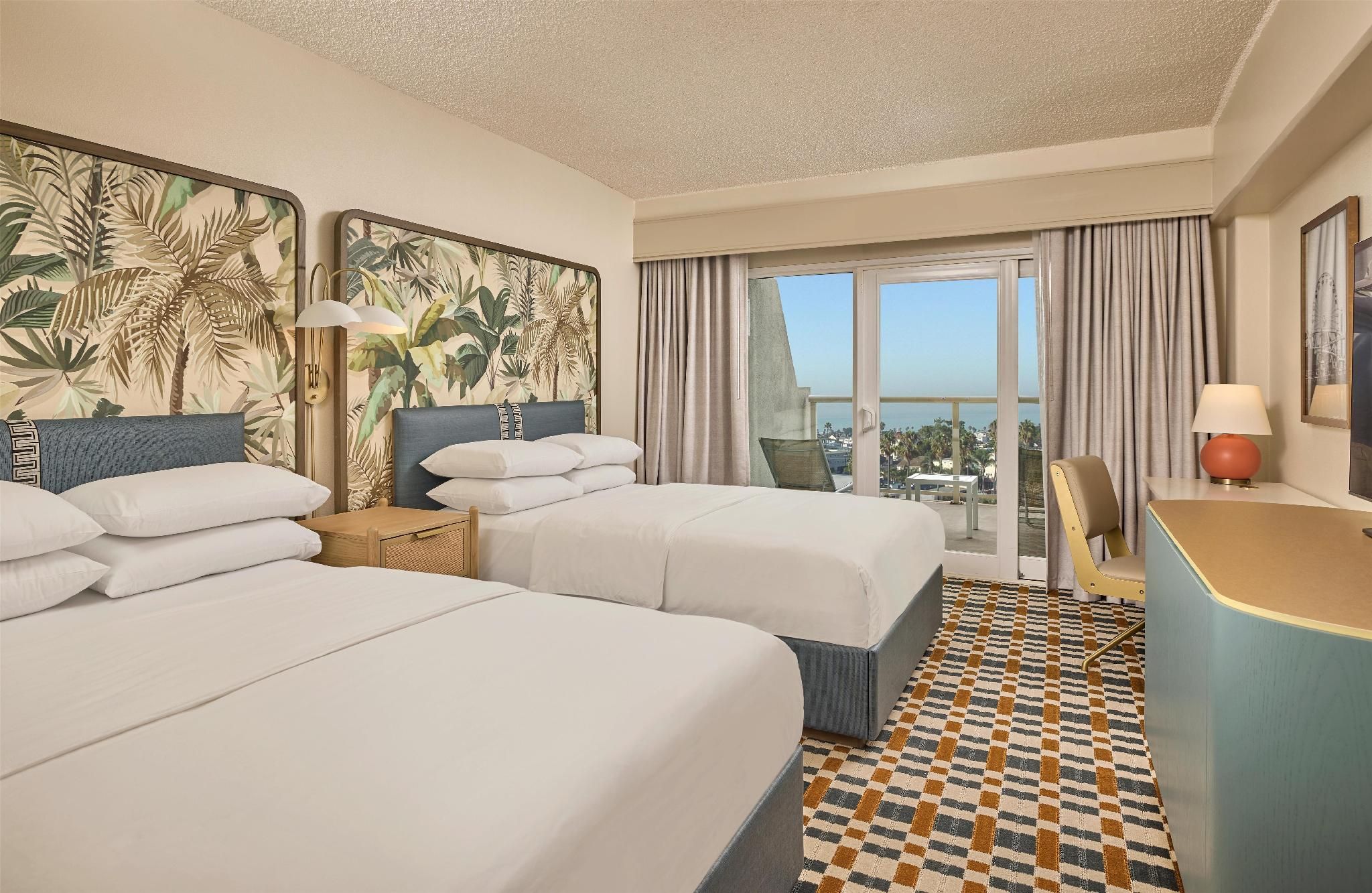 2 Queen Beds Ocean View With Balcony