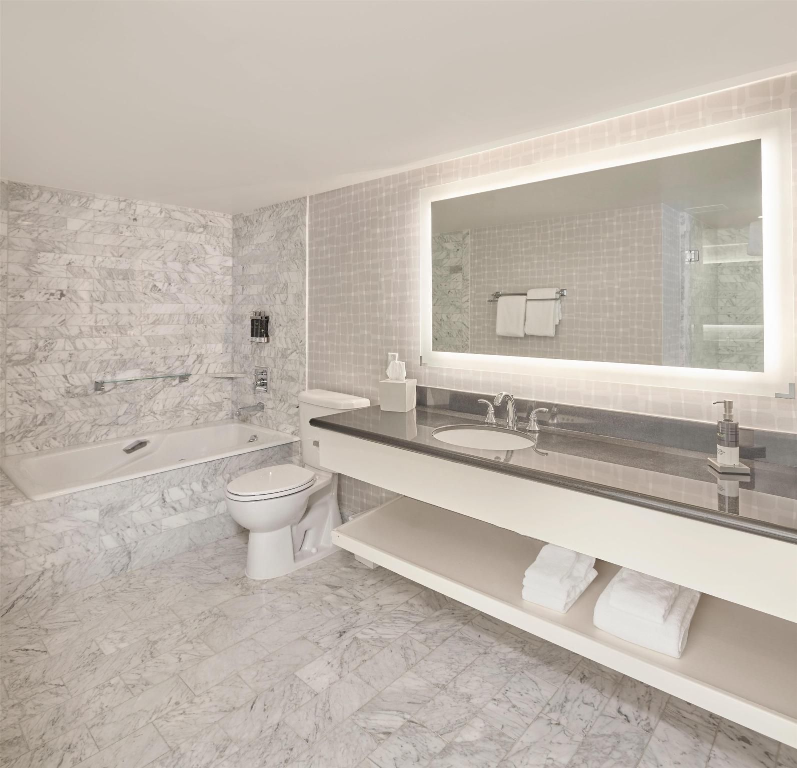 1 King Coastal Suite With Balcony