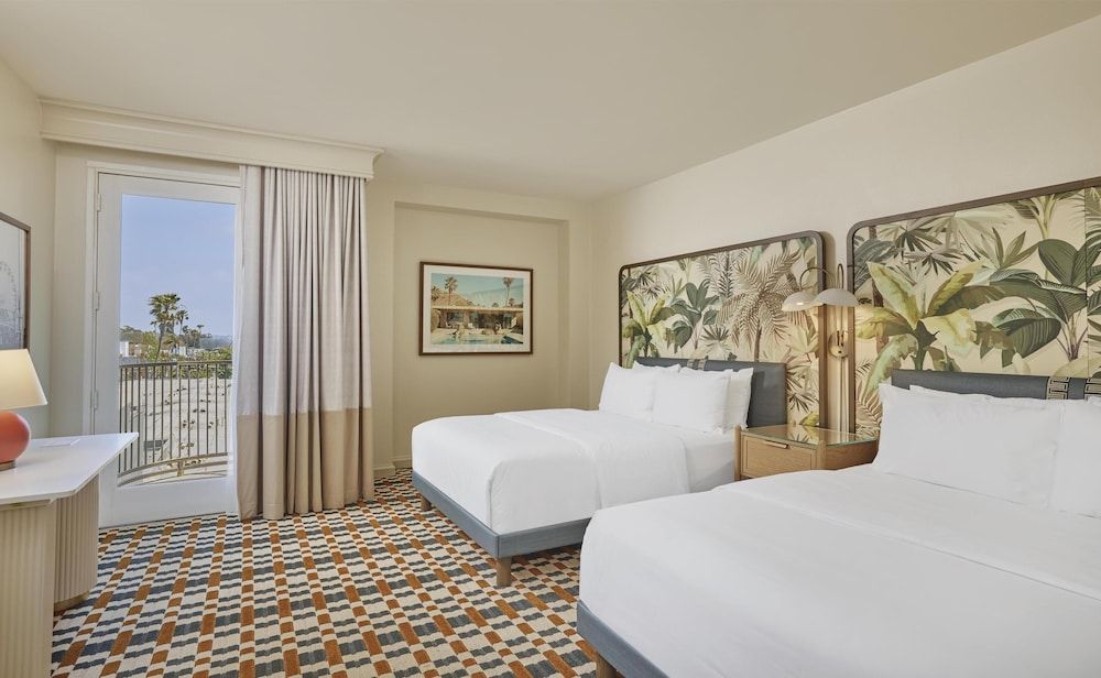 Room, 2 Queen Beds, City View