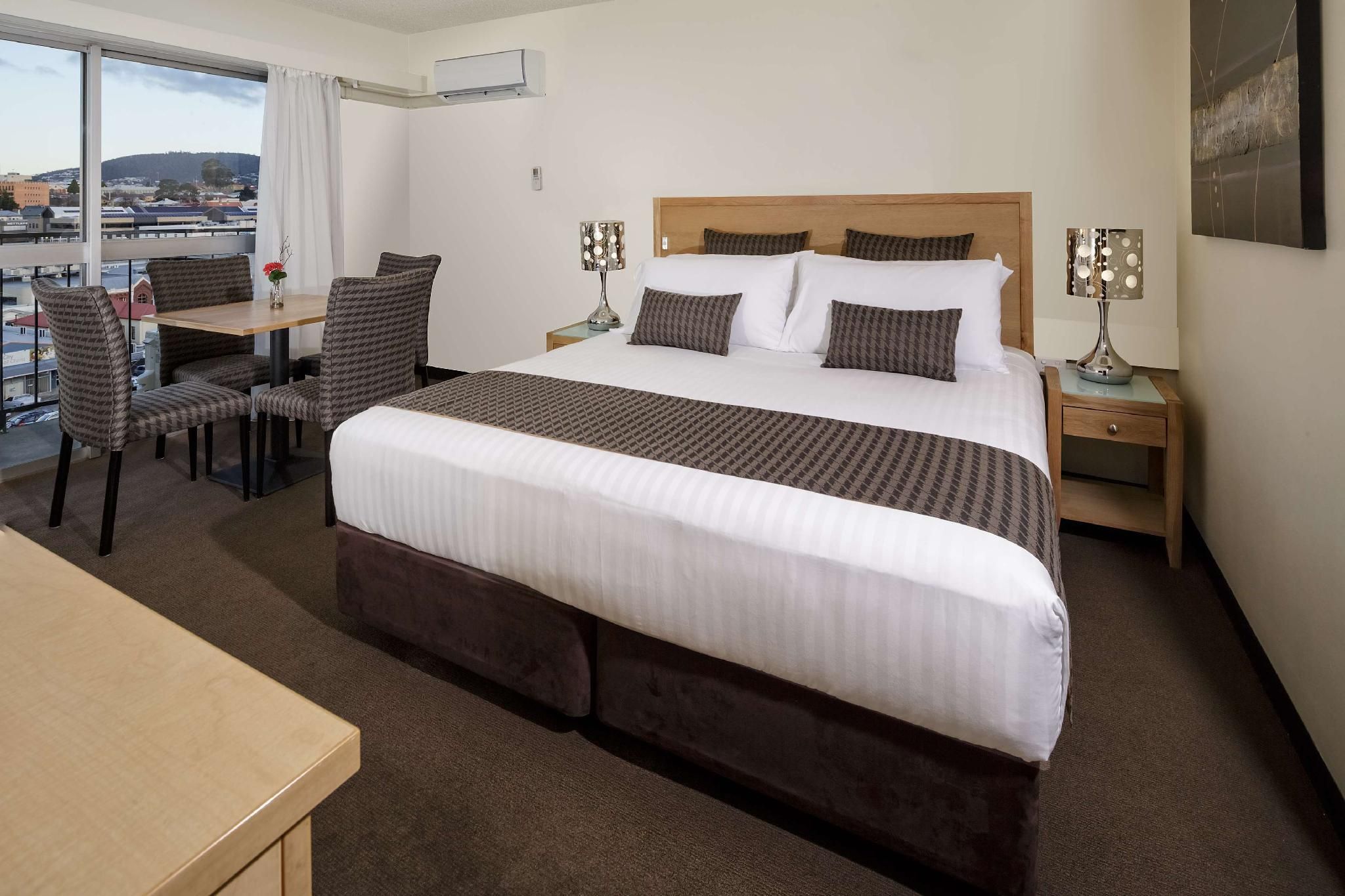 Suite - 1 King 3 Singles, Nonsmoking, Family Room, One Bedroom, Balcony