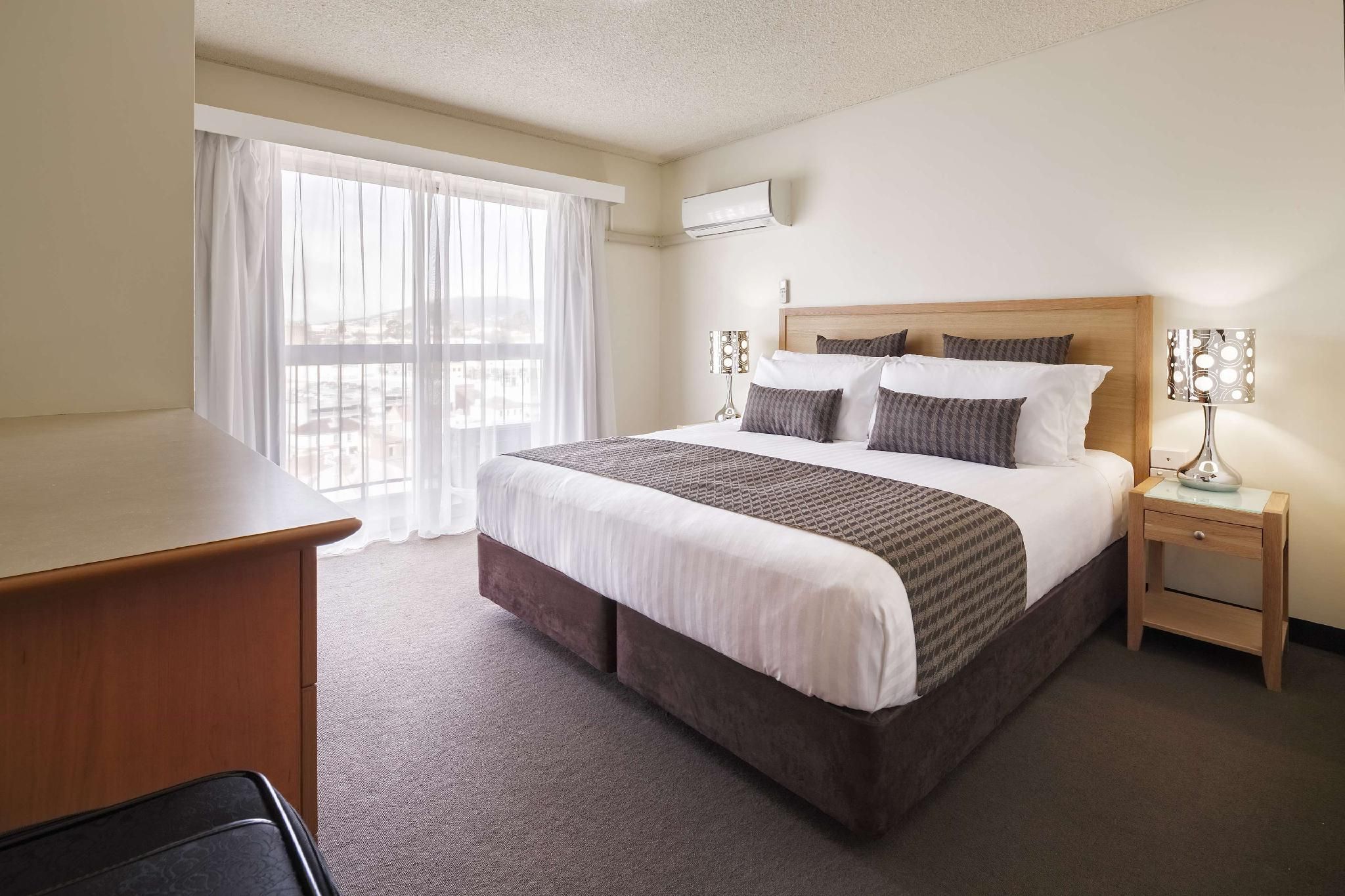 Suite - 1 King Bed, Nonsmoking, Balcony