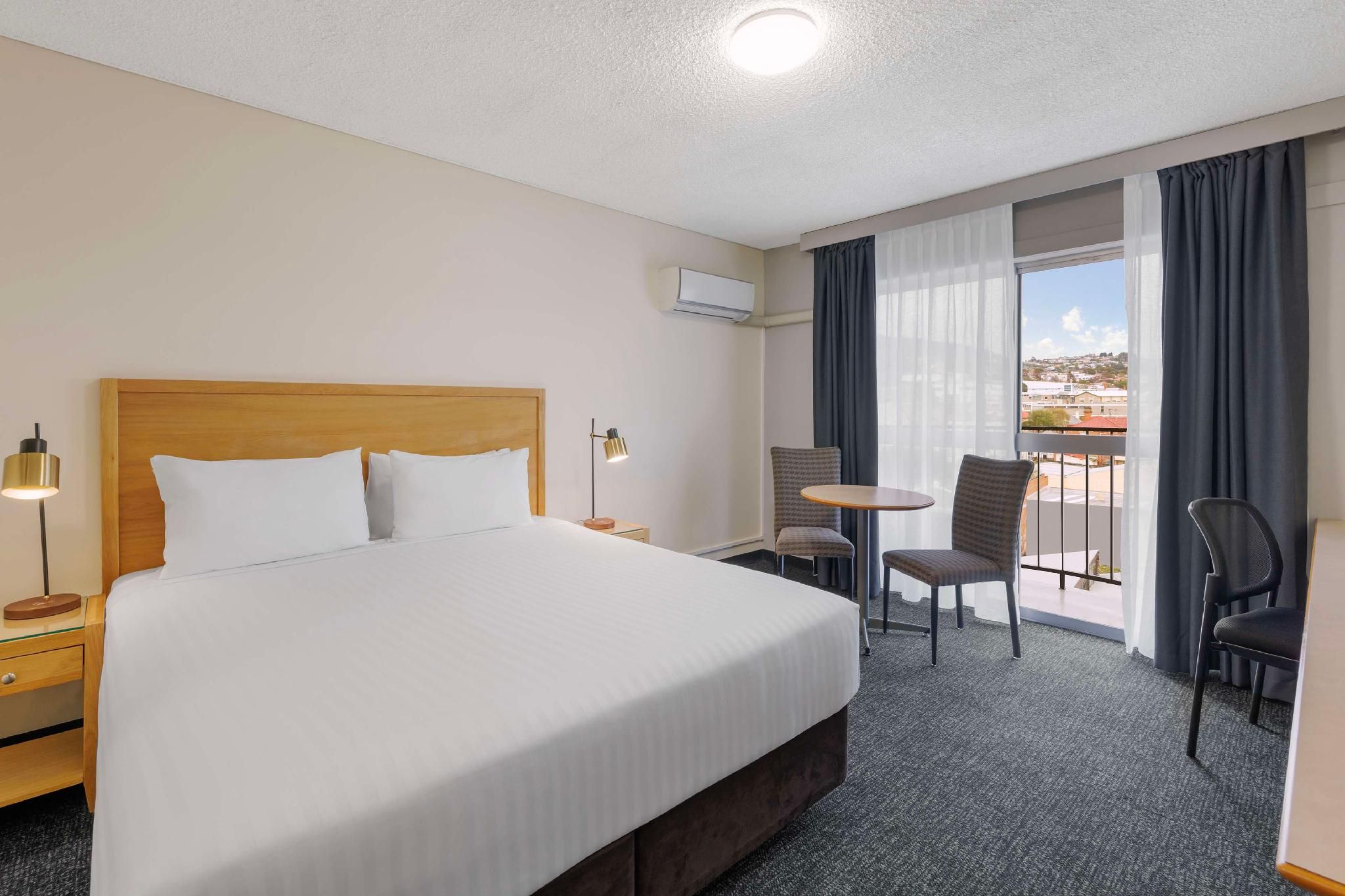 Suite - 1 King Bed, Nonsmoking, Balcony
