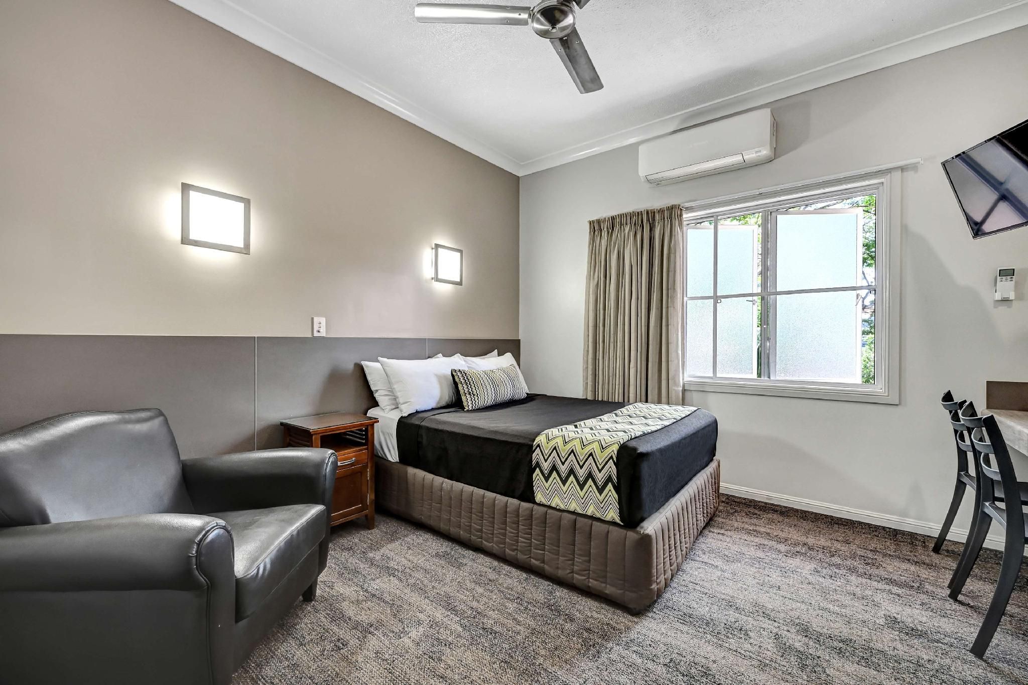 1 Double Bed, Nonsmoking, Standard Room, Walk-in Shower, Air Conditioning