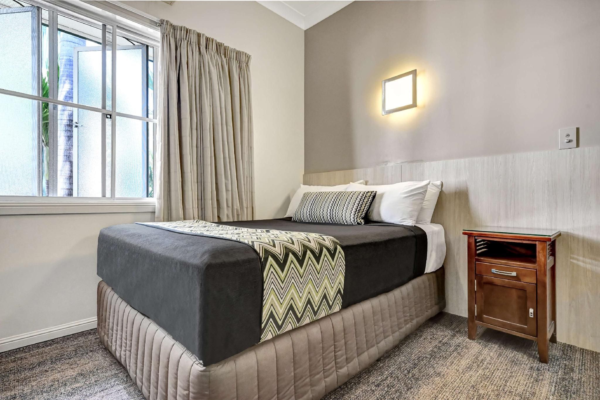 1 Double Bed 2 Bunk Beds, Nonsmoking, Standard Room, Family Room, Walk-in Shower, Air Conditioning