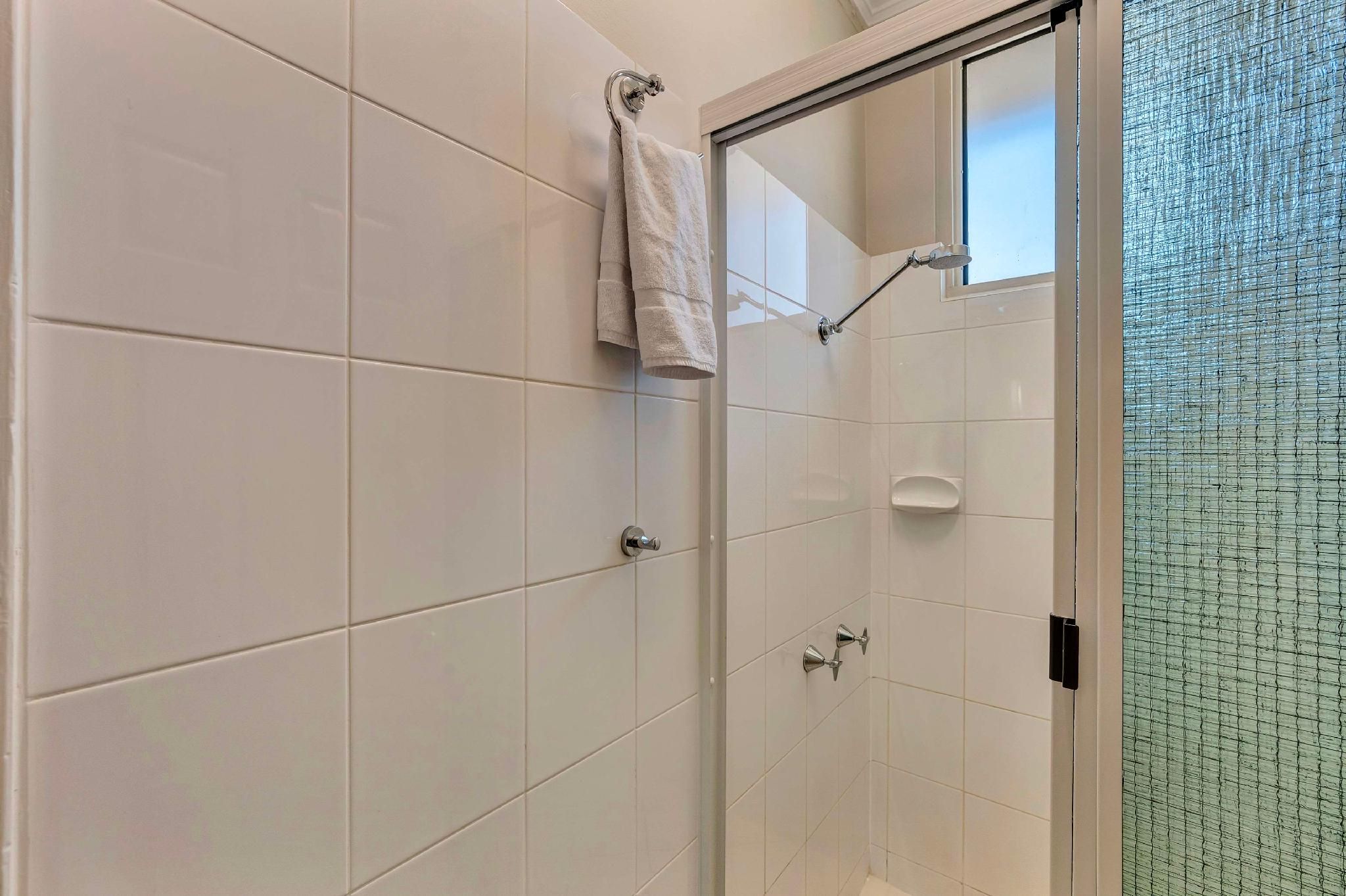 1 Double 1 Single, Nonsmoking, Pet Friendly Room, Walk-in Shower, Air Conditioning