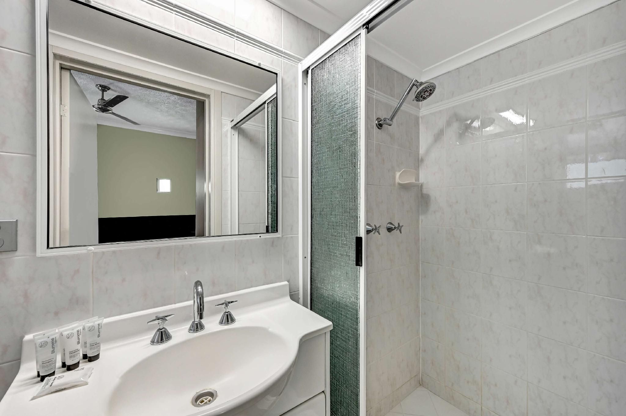 1 Double 1 Single, Nonsmoking, Standard Room, Walk-in Shower, Air Conditioning