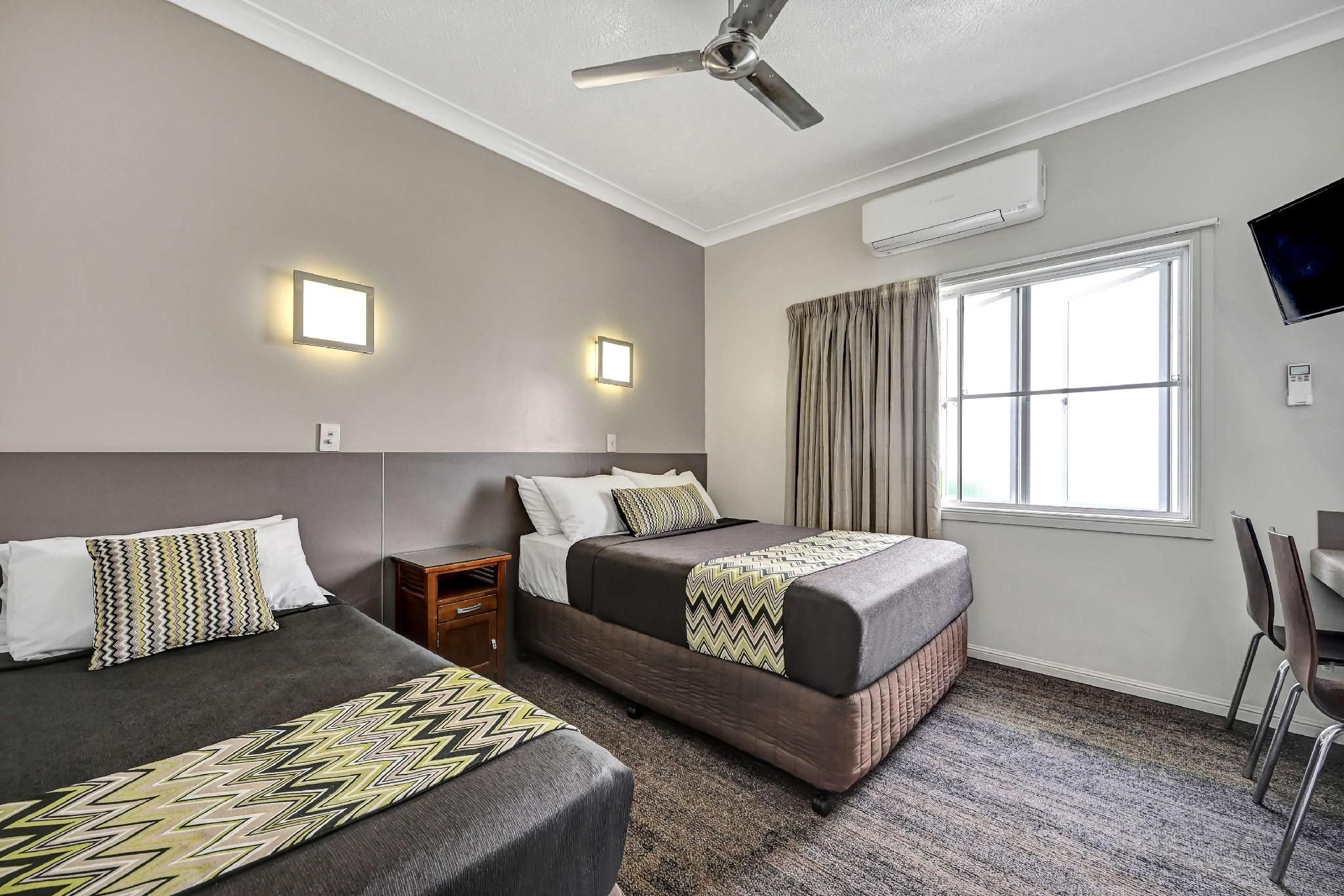 1 Double 1 Single, Nonsmoking, Standard Room, Walk-in Shower, Air Conditioning