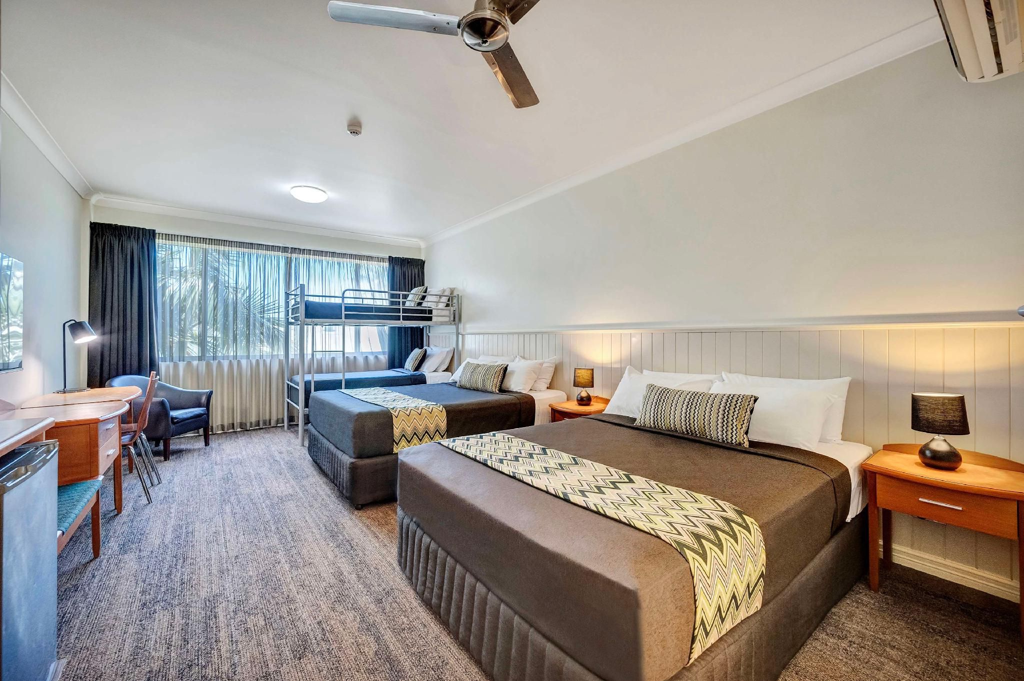 2 Queen 1 Bunk Bed, Nonsmoking, Executive Room, Family Room, Air Conditioning