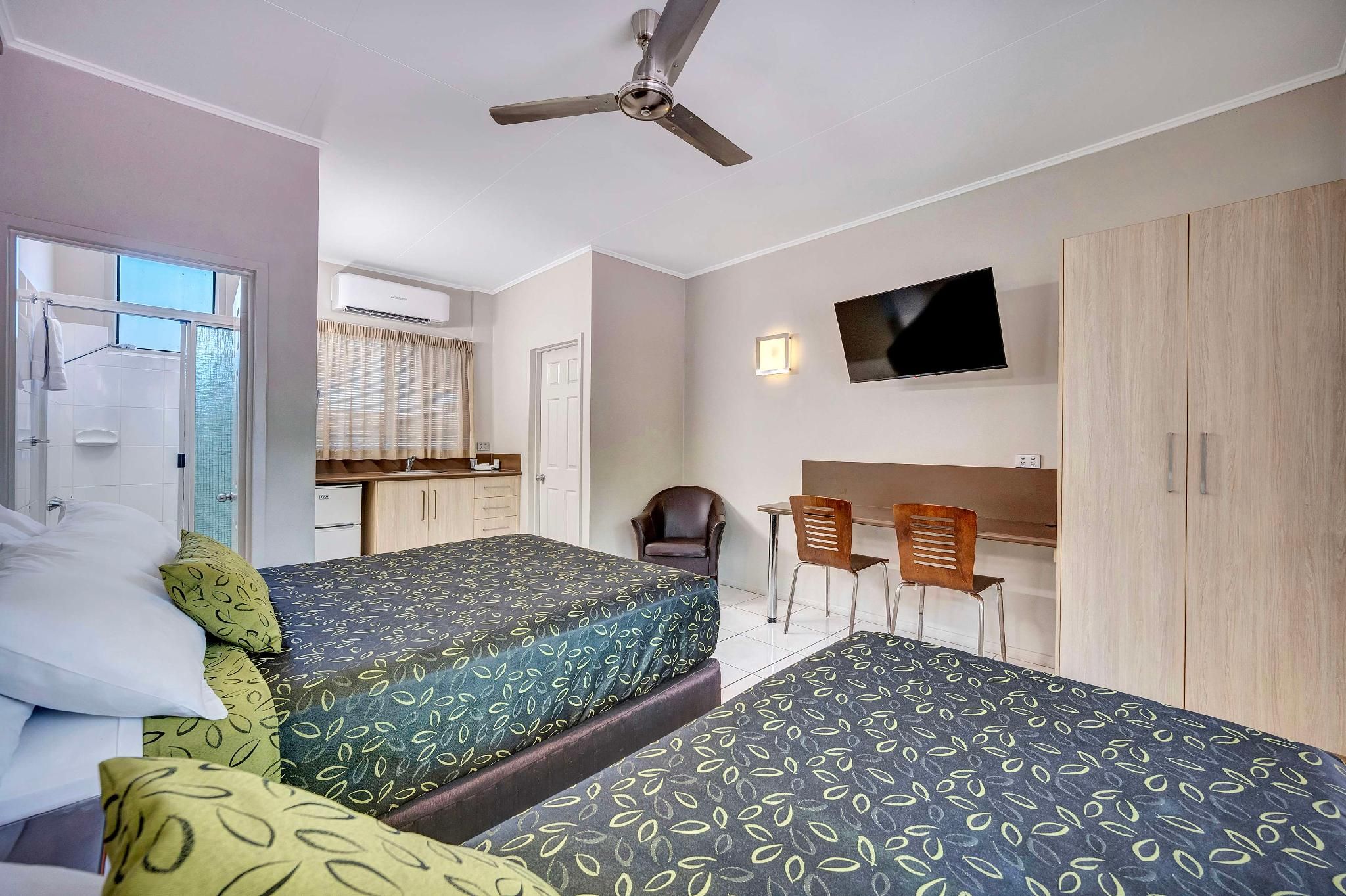 1 Double 1 Single, Nonsmoking, Pet Friendly Room, Walk-in Shower, Air Conditioning