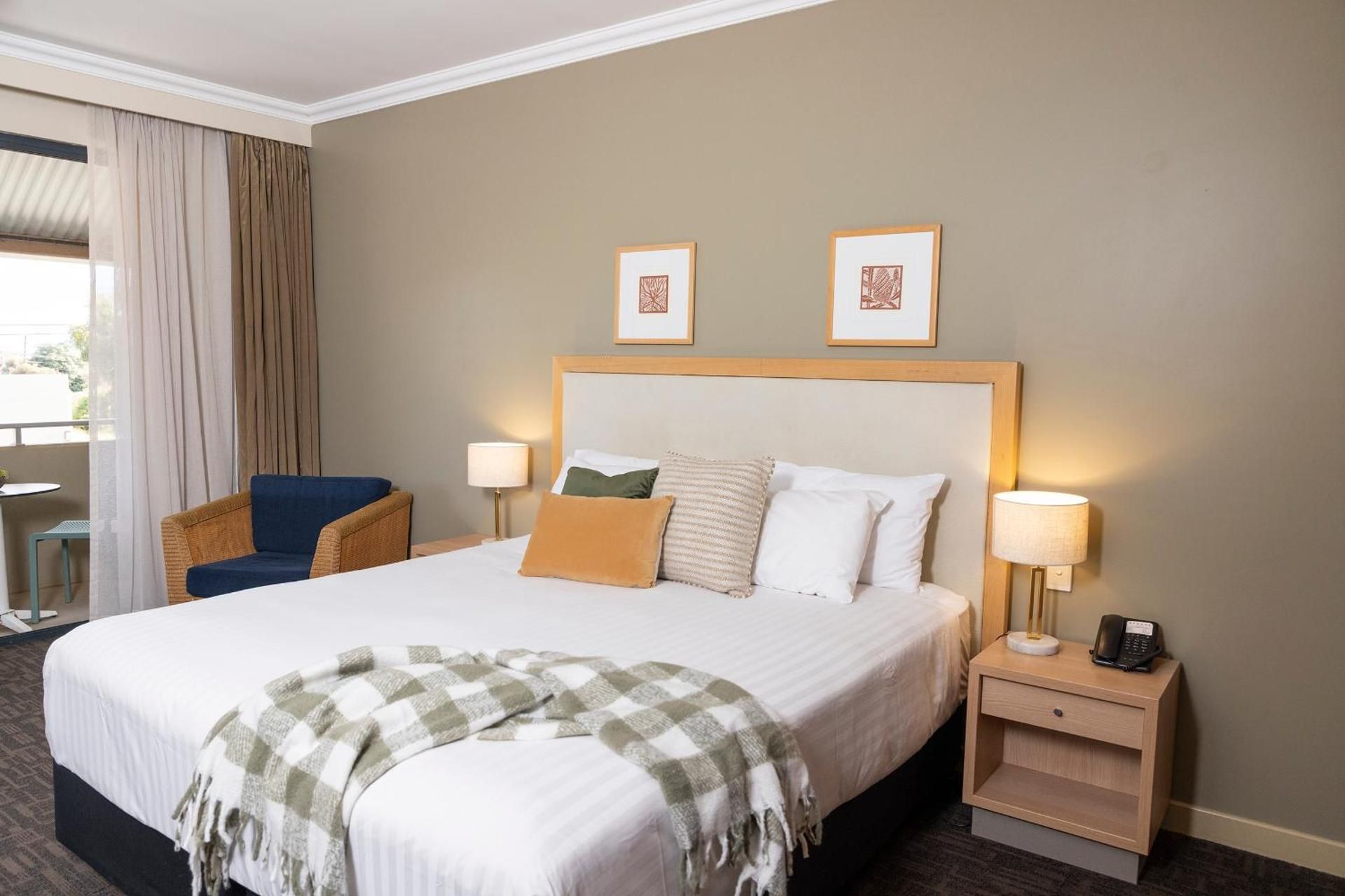 Deluxe King Spa Garden View Studio