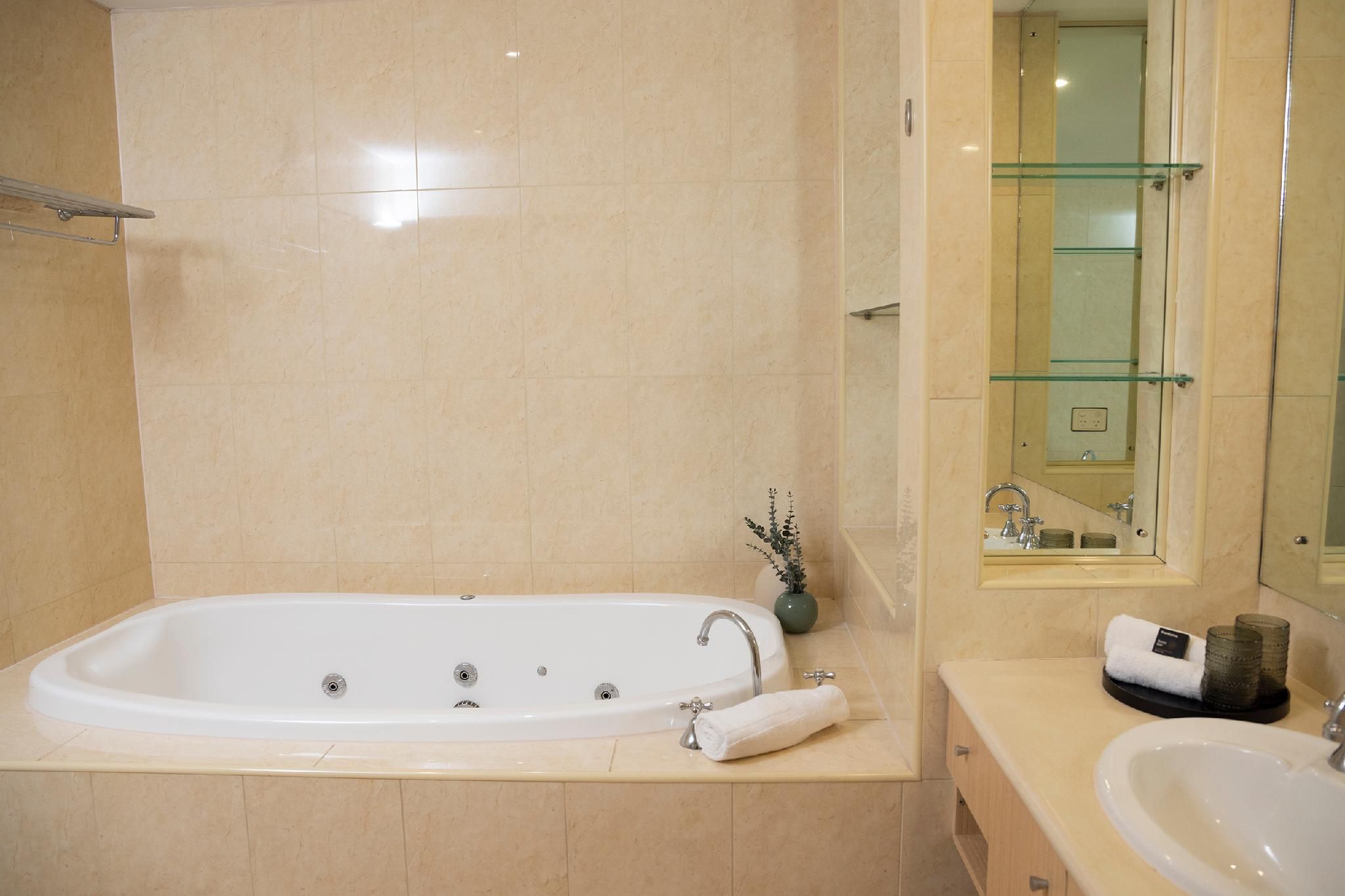 Executive One Bedroom Spa Balcony Apartment