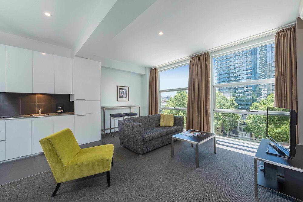 Mantra 100 Exhibition Melbourne One Bedroom Apartment 3