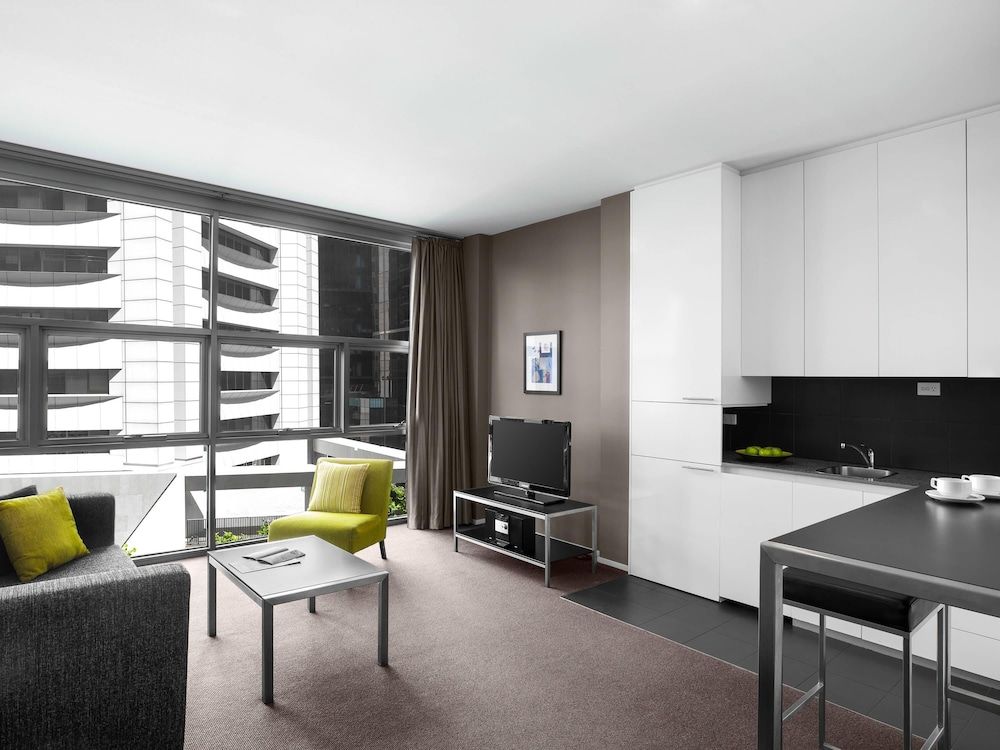 Mantra 100 Exhibition Melbourne One Bedroom Apartment 4