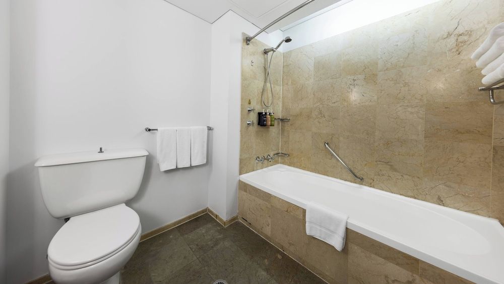 Suite, 1 King Bed, City View