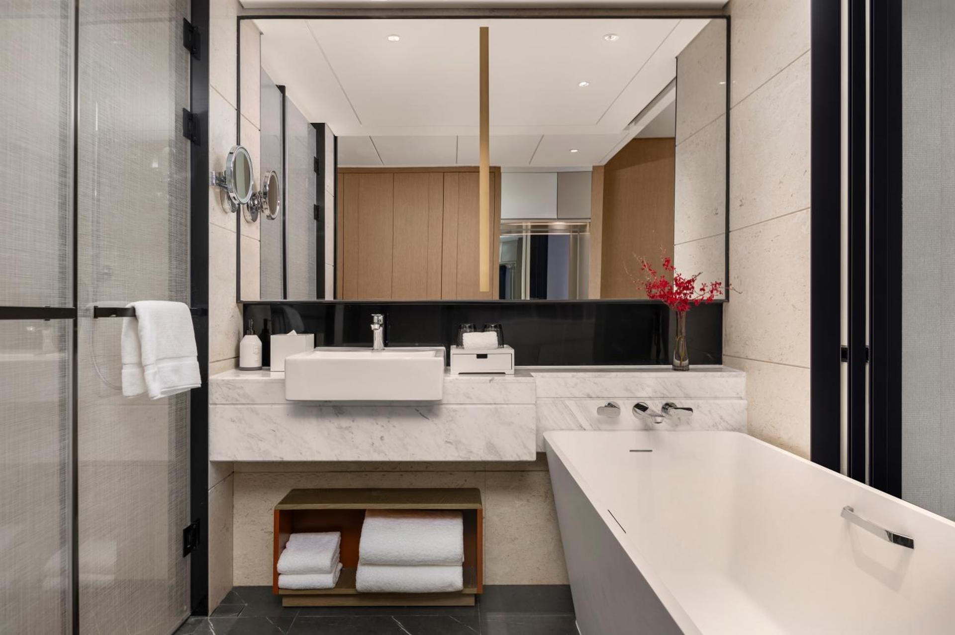 Swissôtel Beijing Hong Kong Macau Center Premier with 1 King-size Bed, City & Garden View 3