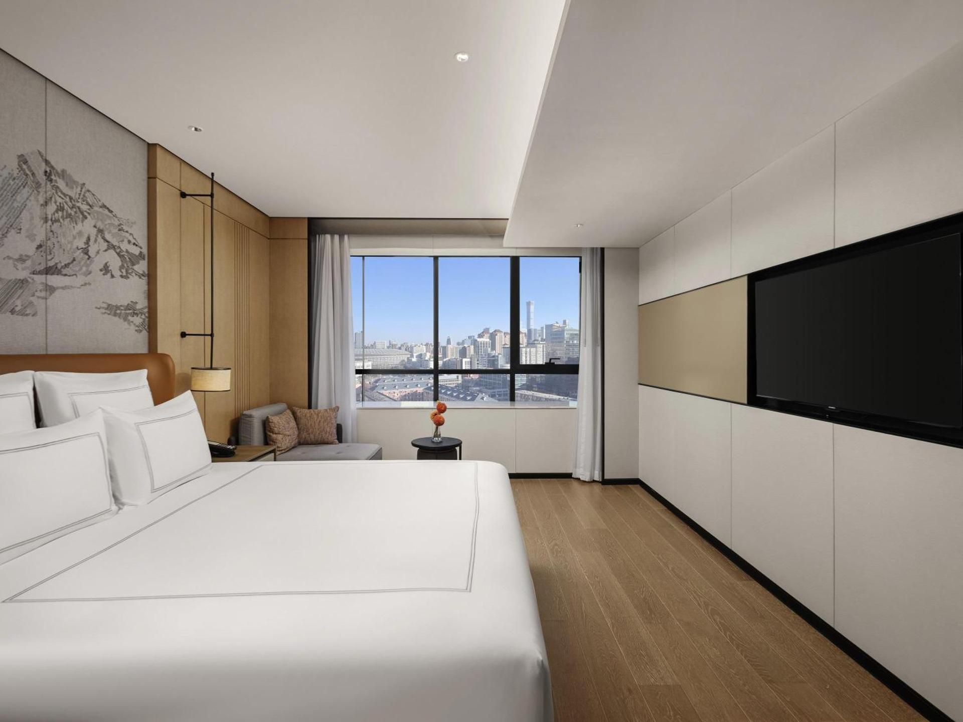 Premier Suite with with One King-size Bed, Loun ge Access, and City View