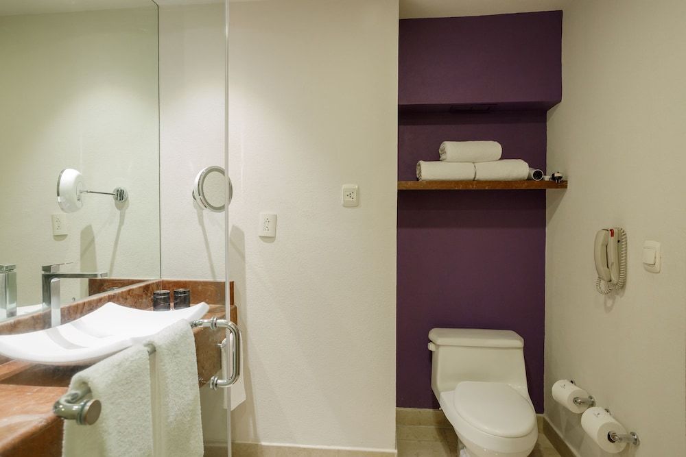 Camino Real Pedregal Mexico Deluxe Room, 2 Double Beds 4