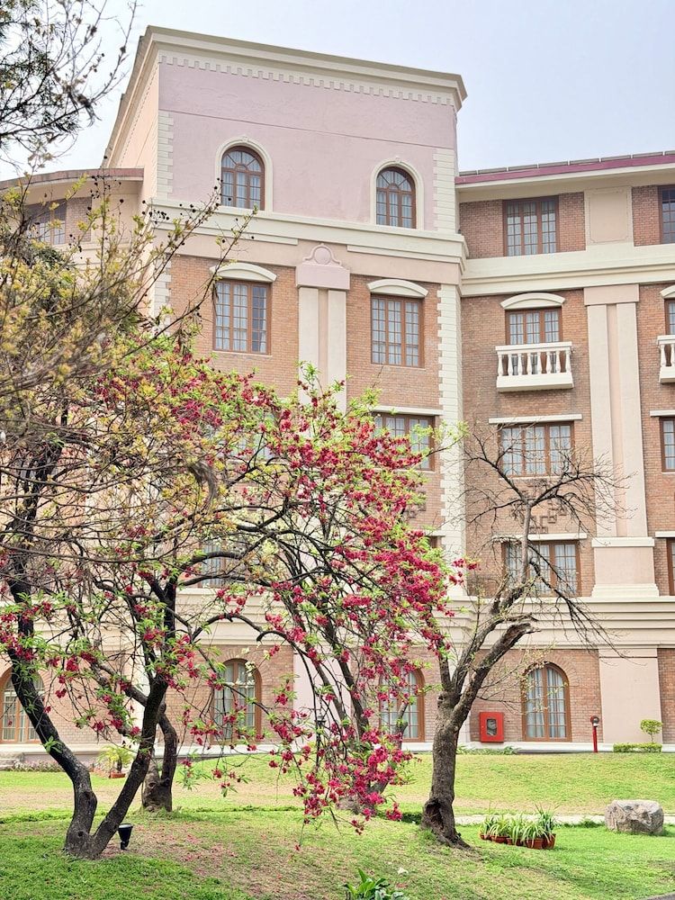 undefined Hotel Yak & Yeti 5