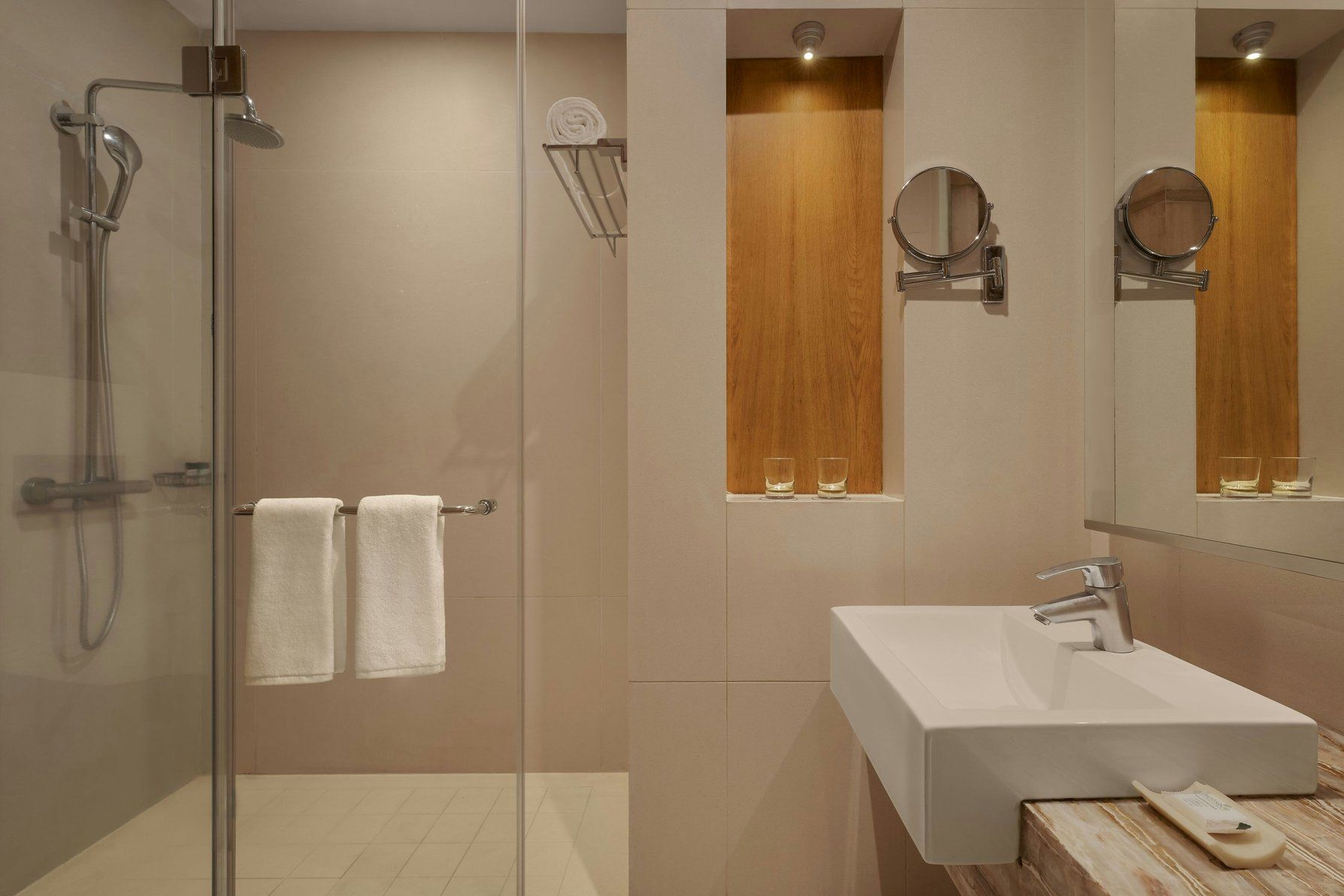 Meluha The Fern Mumbai, Powai, Series by Marriott Fern Classic, Guest room, 1 King, Limited view 2