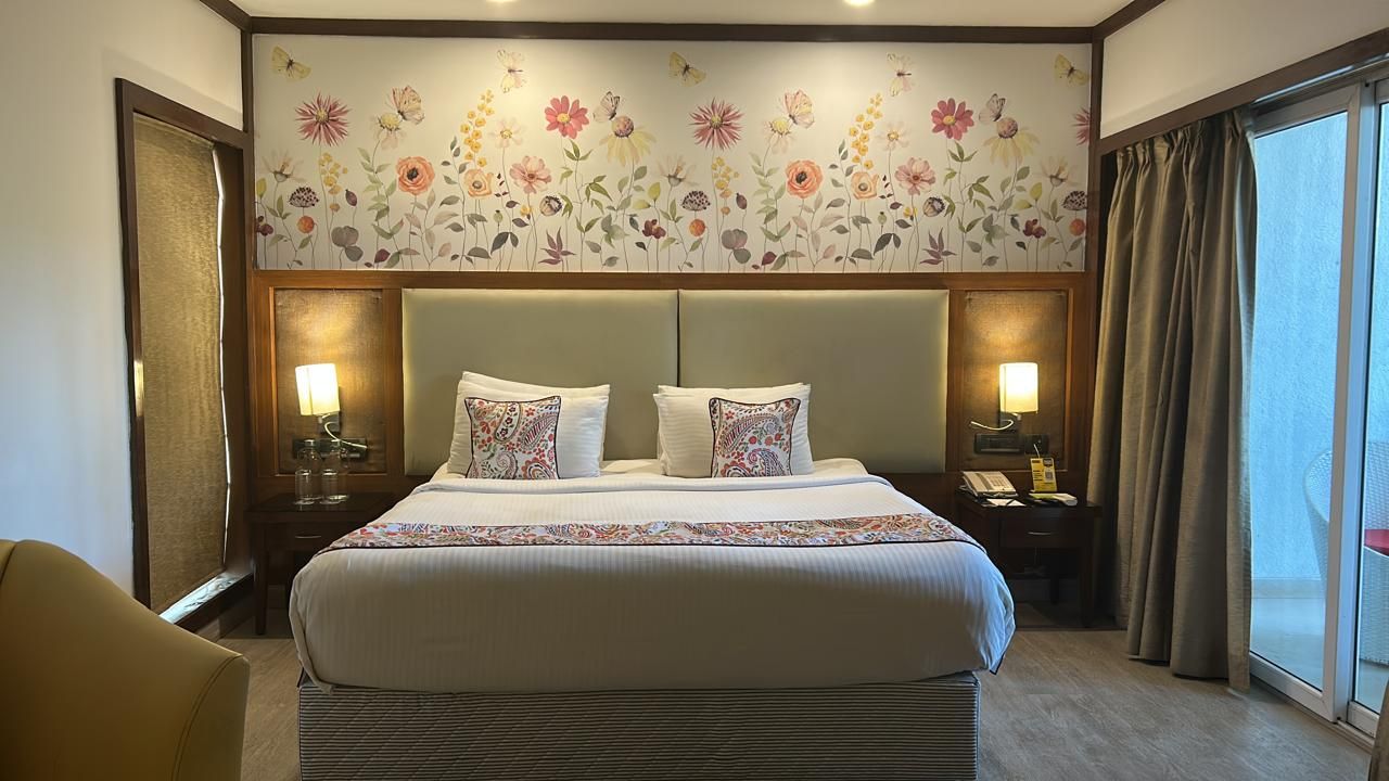 Royal Orchid Resort & Convention Centre Bangalore Superior Room 2