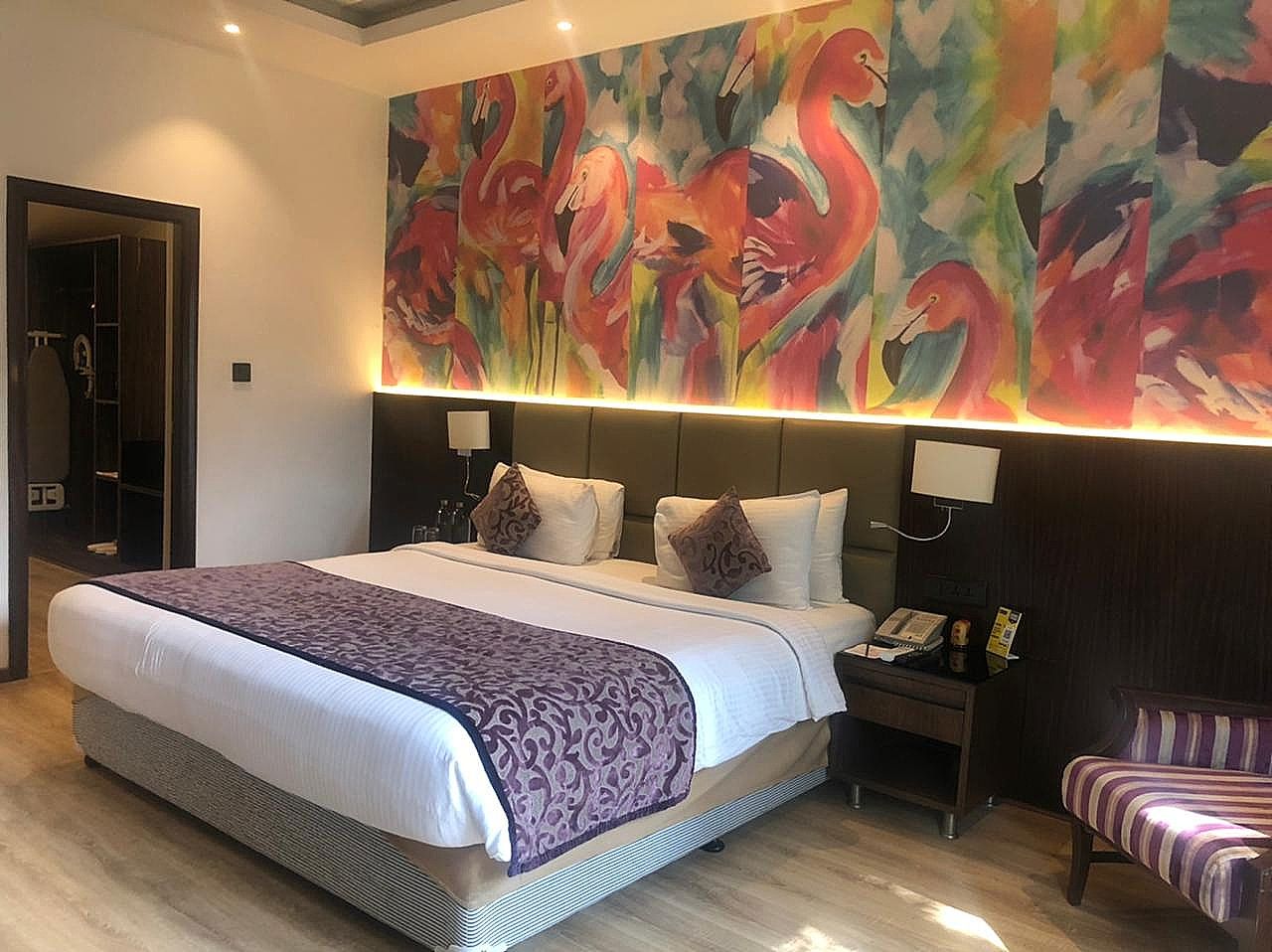 Royal Orchid Resort & Convention Centre Bangalore Deluxe Room with Bathtub 5