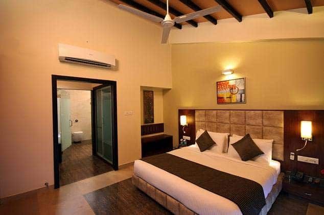 Aakar Lords Inn - Pure Veg Deluxe Room 2