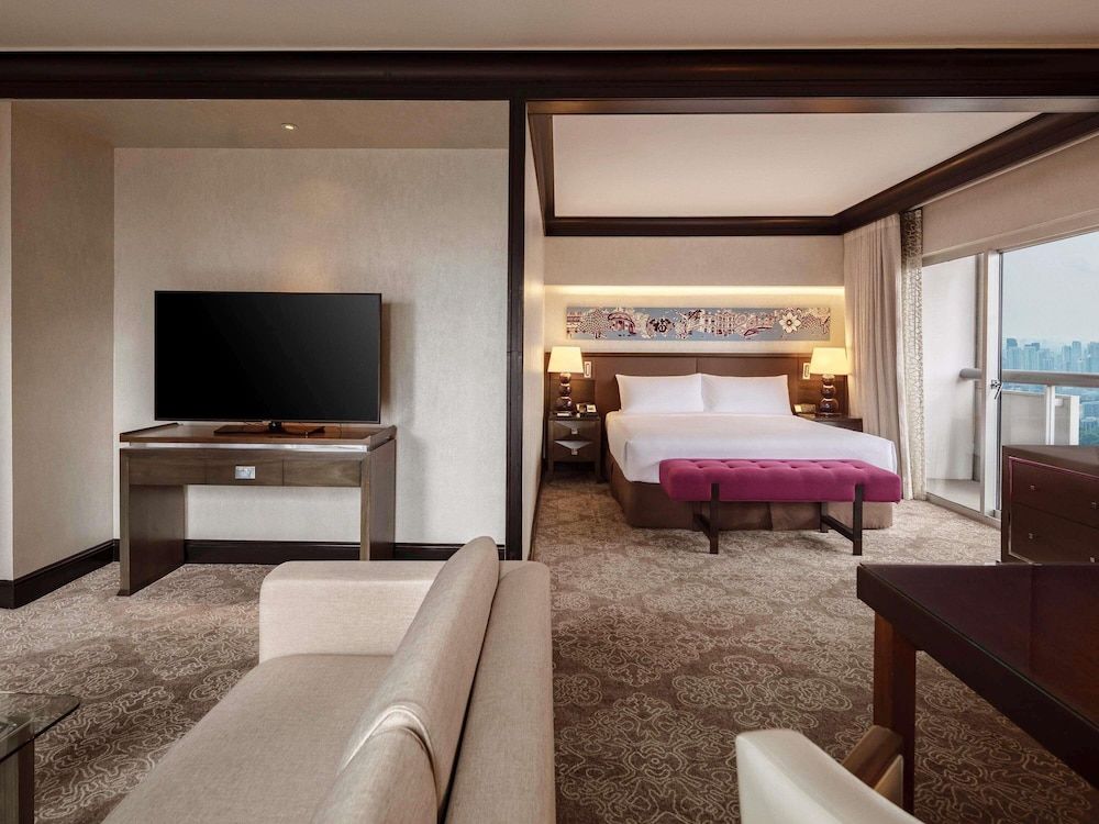 Signature Suite, 1 King, Corner Room with 2 Balconies